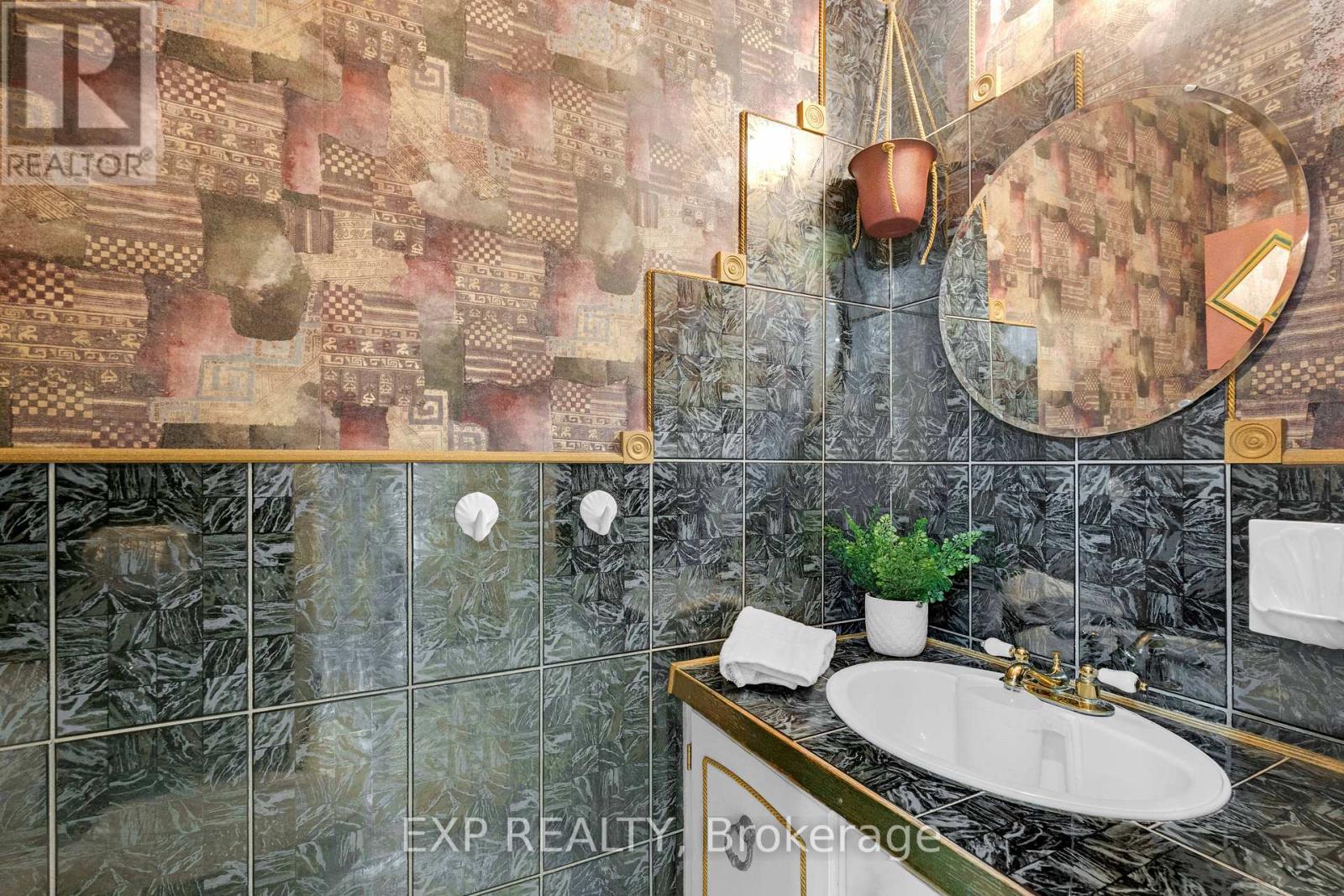 4 - 1180 Mississauga Valley Boulevard, Mississauga, ON - Indoor Photo Showing Bathroom