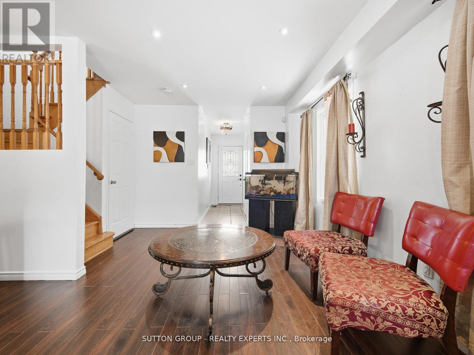 45 Ridgefield Court, Brampton, ON - Indoor Photo Showing Living Room