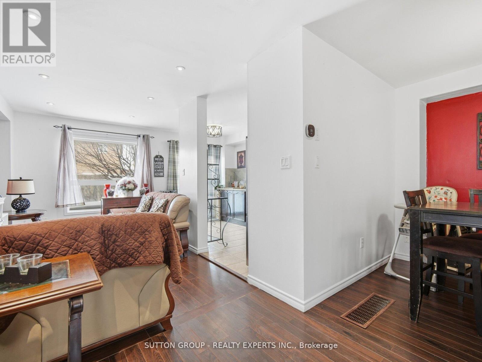 45 Ridgefield Court, Brampton, ON - Indoor Photo Showing Living Room