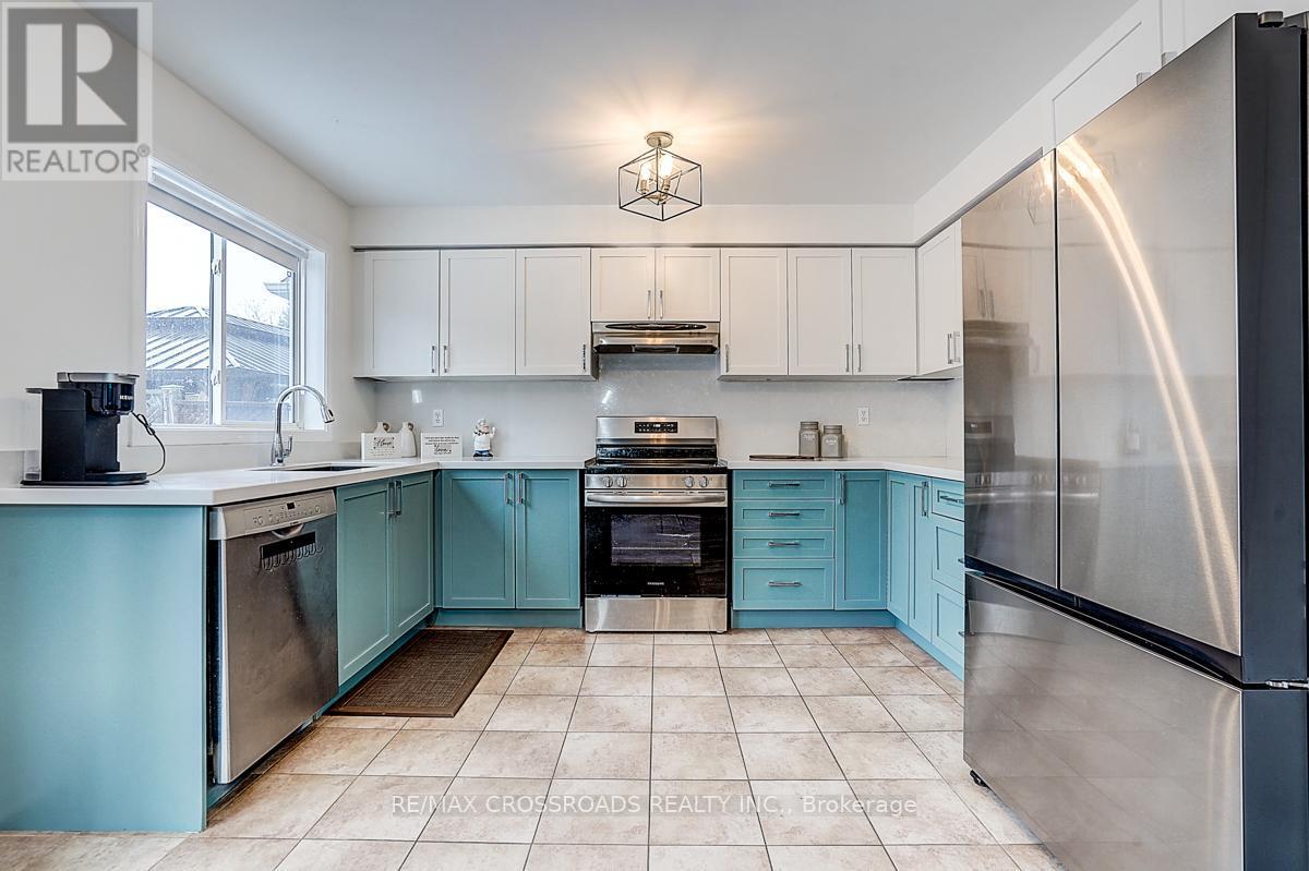 597 Caverhill Crescent, Milton, ON - Indoor Photo Showing Kitchen