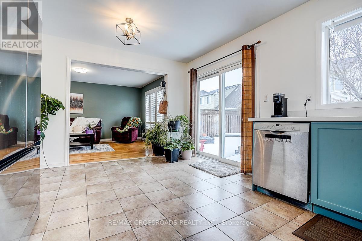 597 Caverhill Crescent, Milton, ON - Indoor Photo Showing Other Room