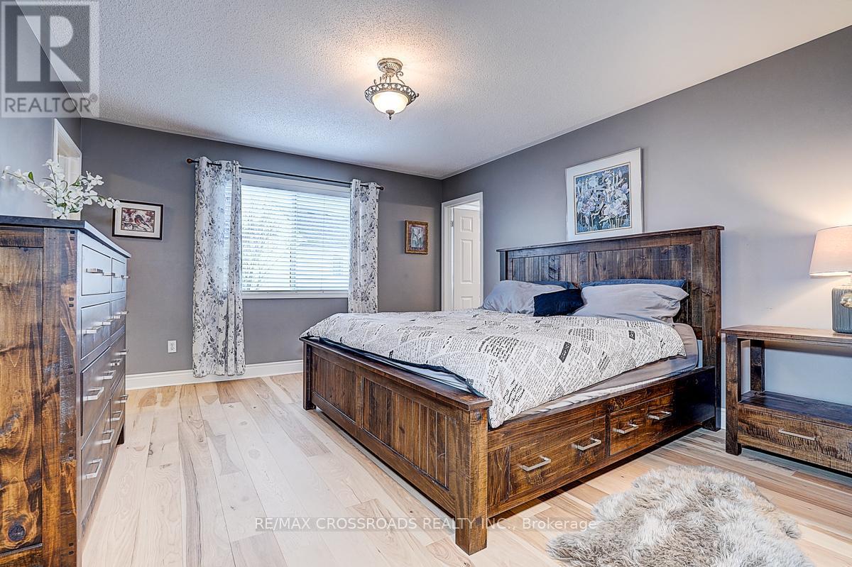 597 Caverhill Crescent, Milton, ON - Indoor Photo Showing Bedroom