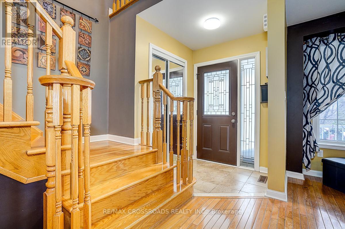 597 Caverhill Crescent, Milton, ON - Indoor Photo Showing Other Room