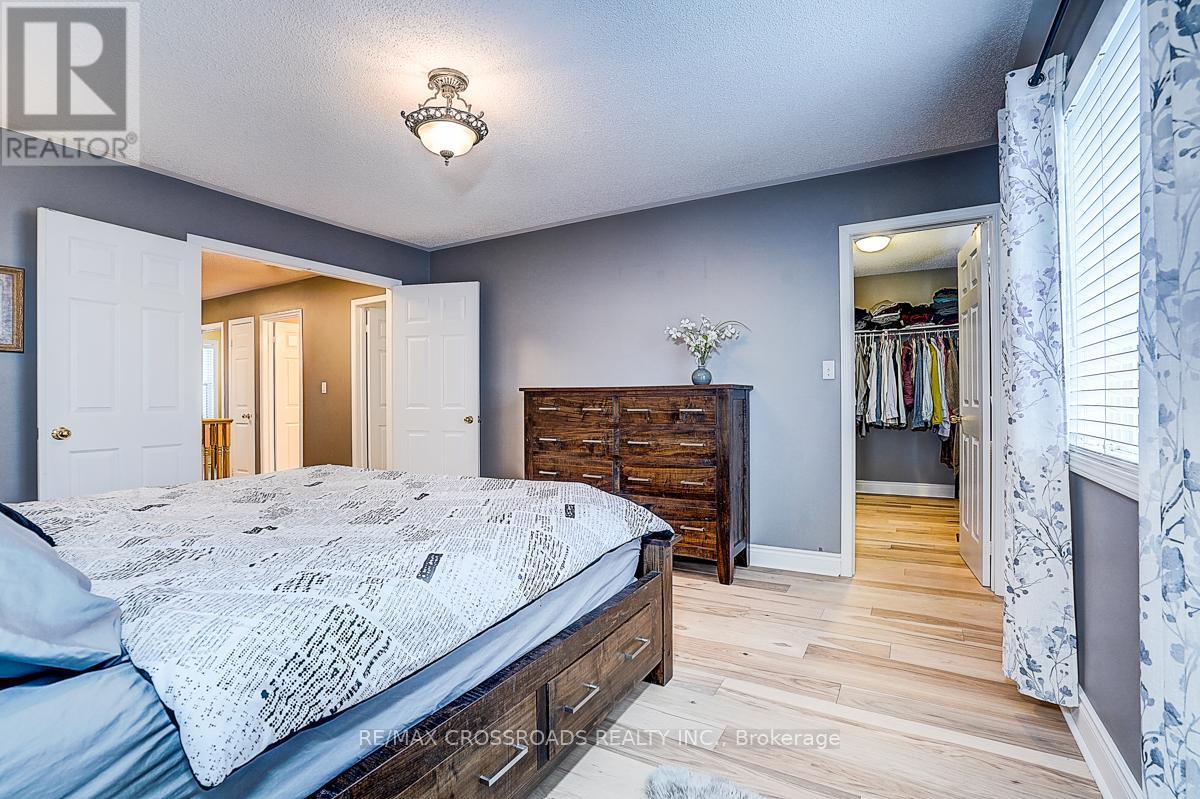 597 Caverhill Crescent, Milton, ON - Indoor Photo Showing Bedroom