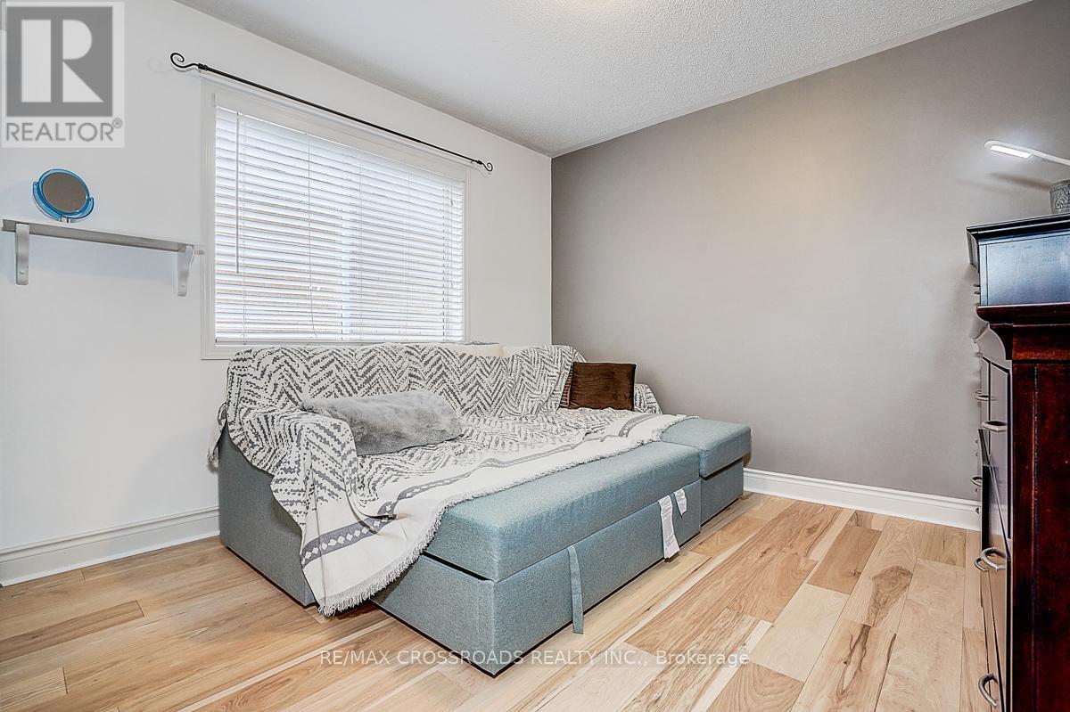 597 Caverhill Crescent, Milton, ON - Indoor Photo Showing Bedroom