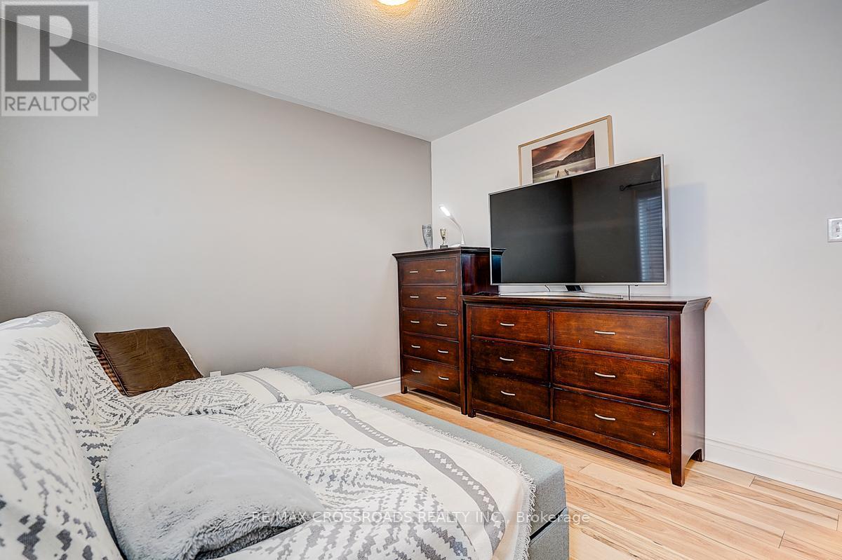 597 Caverhill Crescent, Milton, ON - Indoor Photo Showing Bedroom