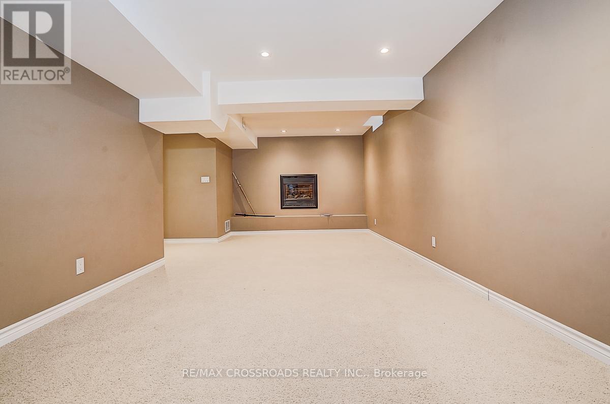 597 Caverhill Crescent, Milton, ON - Indoor Photo Showing Other Room