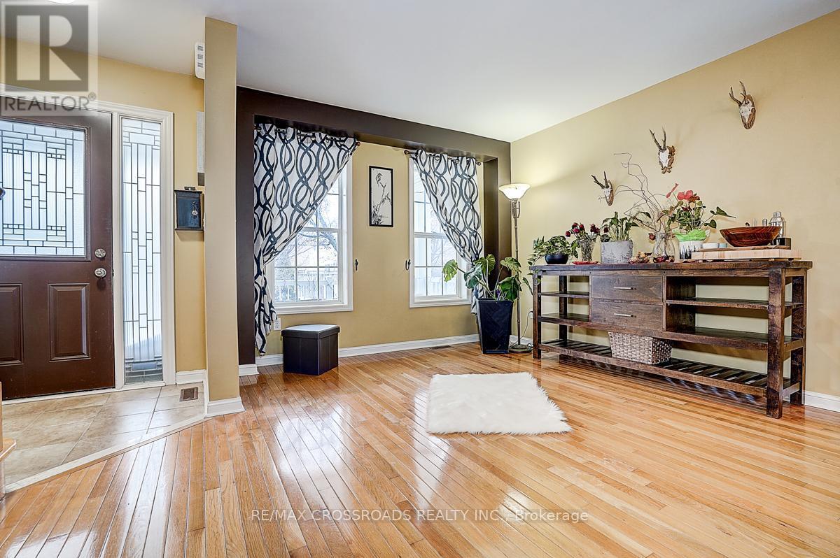 597 Caverhill Crescent, Milton, ON - Indoor Photo Showing Other Room
