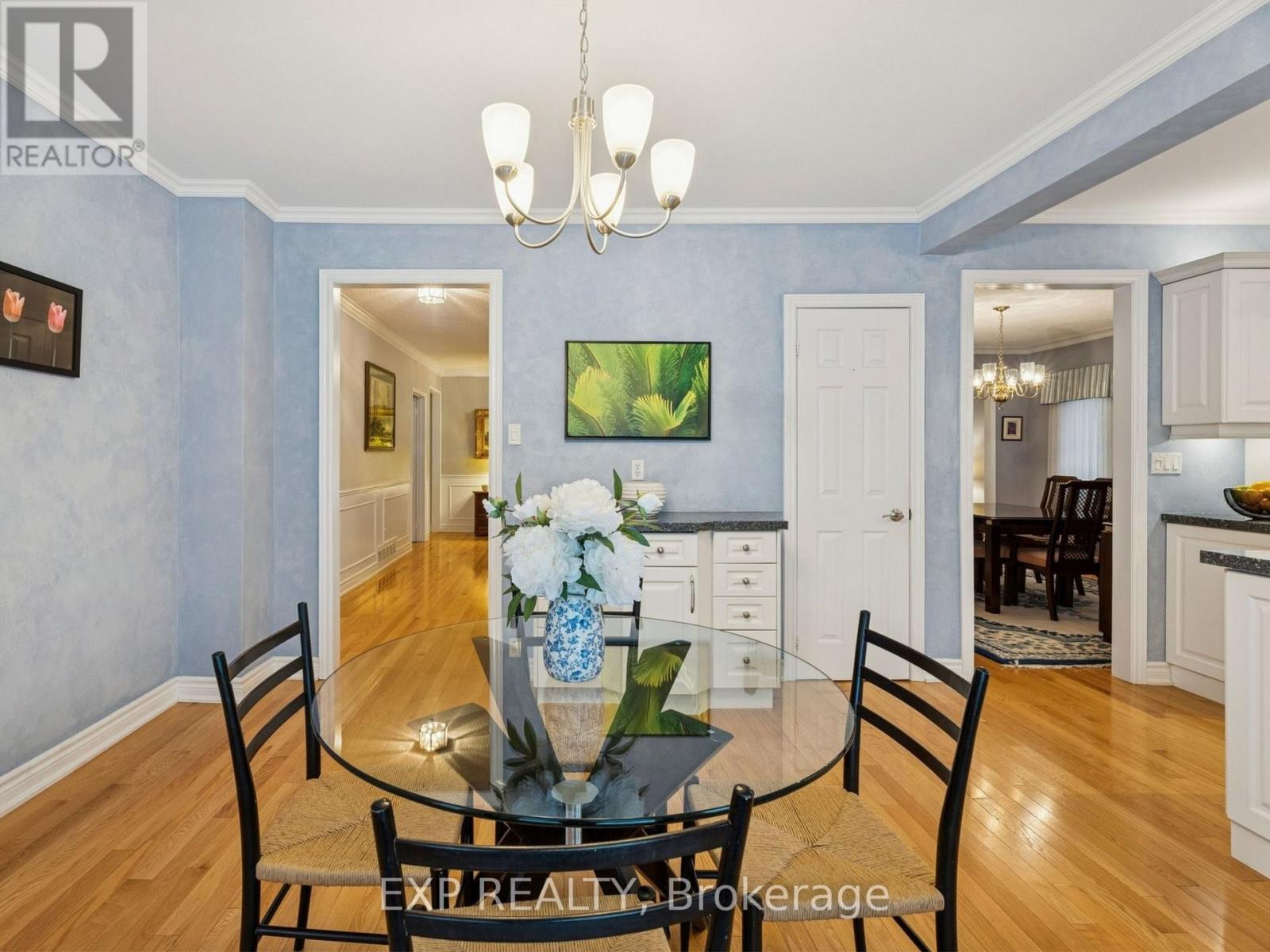 209 Nottingham Drive, Oakville, ON - Indoor Photo Showing Dining Room