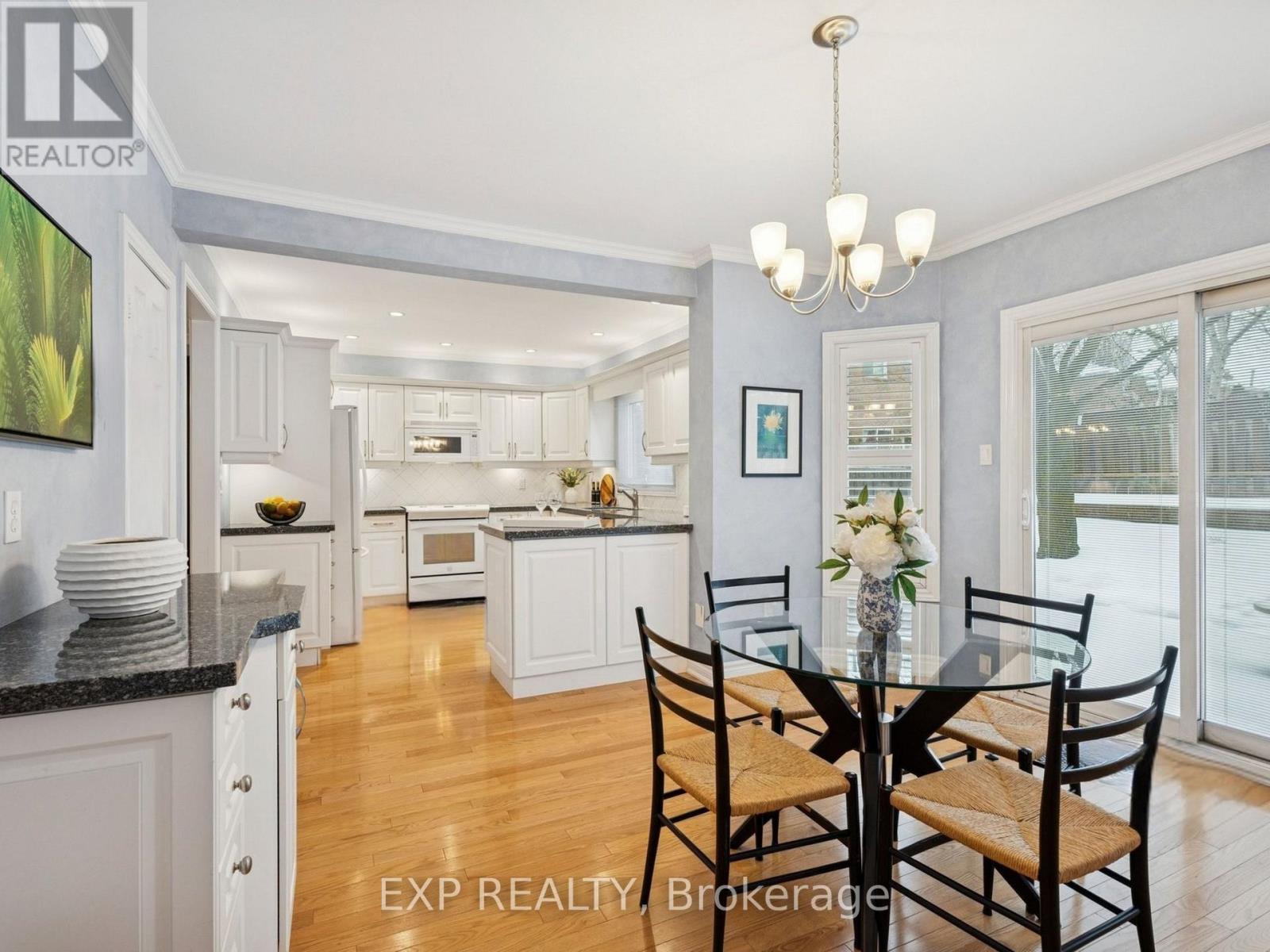 209 Nottingham Drive, Oakville, ON - Indoor Photo Showing Dining Room