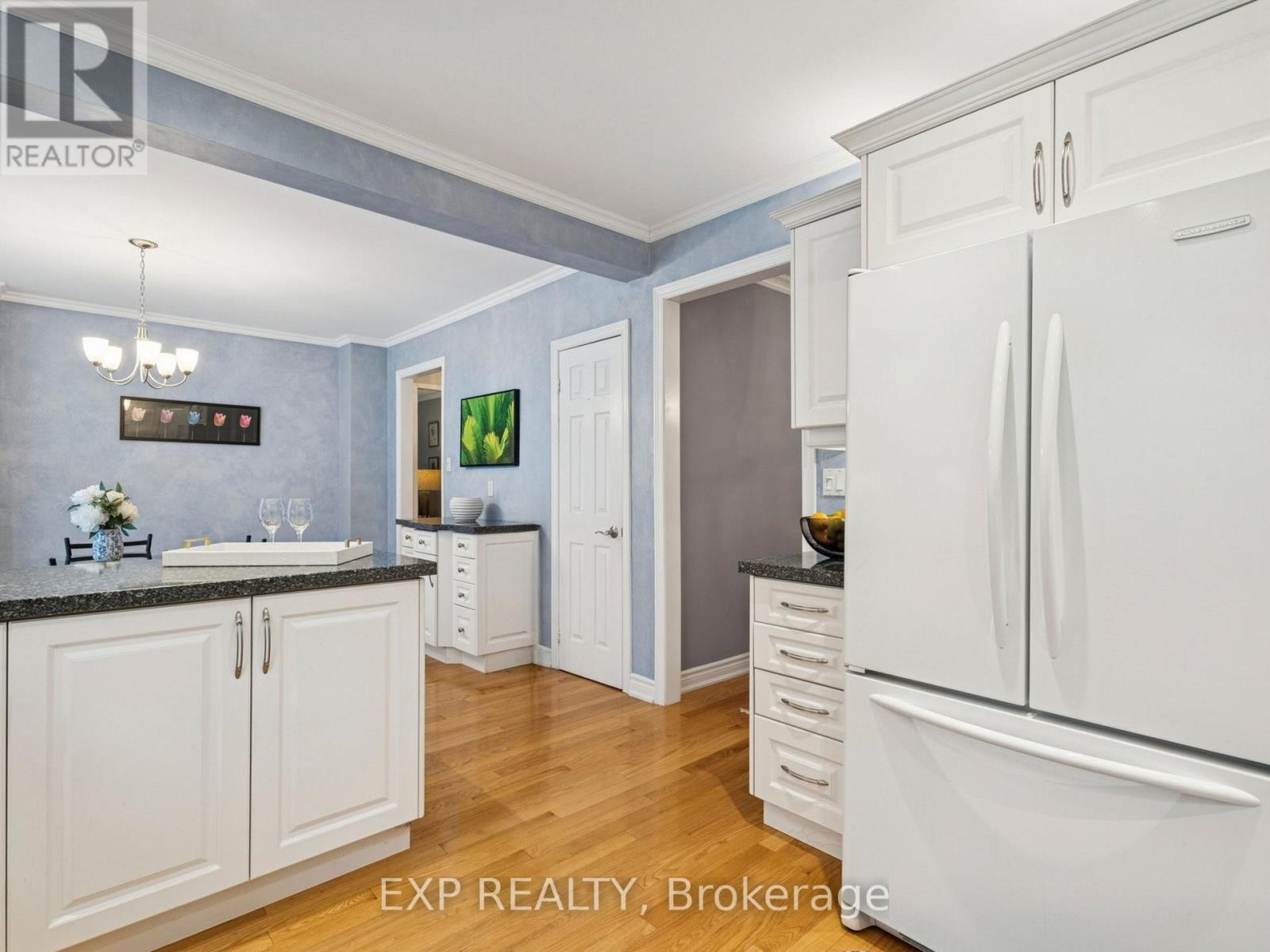 209 Nottingham Drive, Oakville, ON - Indoor Photo Showing Other Room