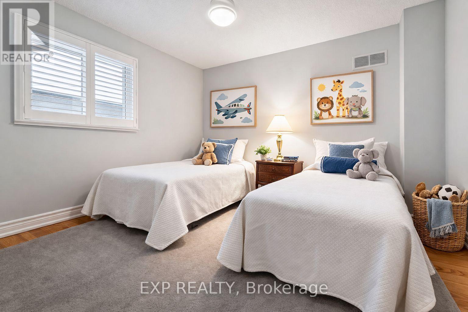 209 Nottingham Drive, Oakville, ON - Indoor Photo Showing Bedroom