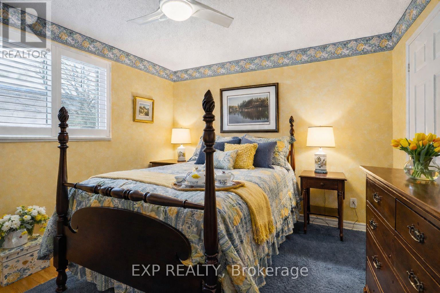 209 Nottingham Drive, Oakville, ON - Indoor Photo Showing Bedroom