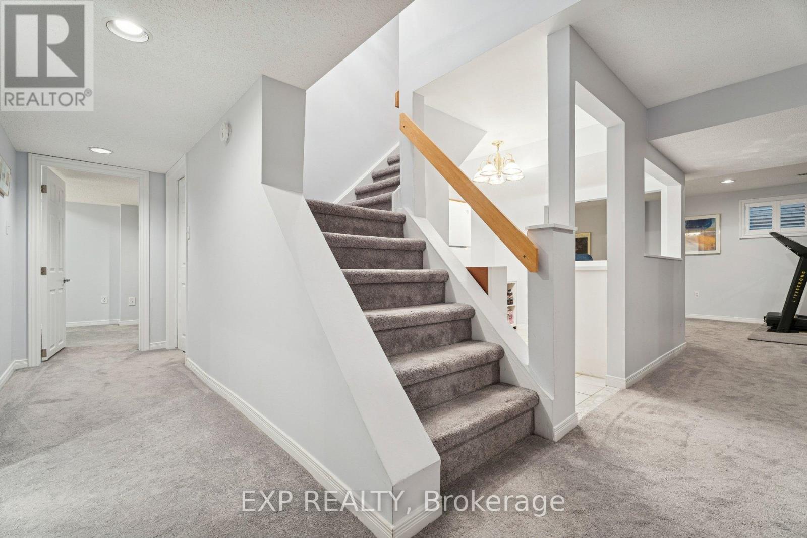 209 Nottingham Drive, Oakville, ON - Indoor Photo Showing Other Room