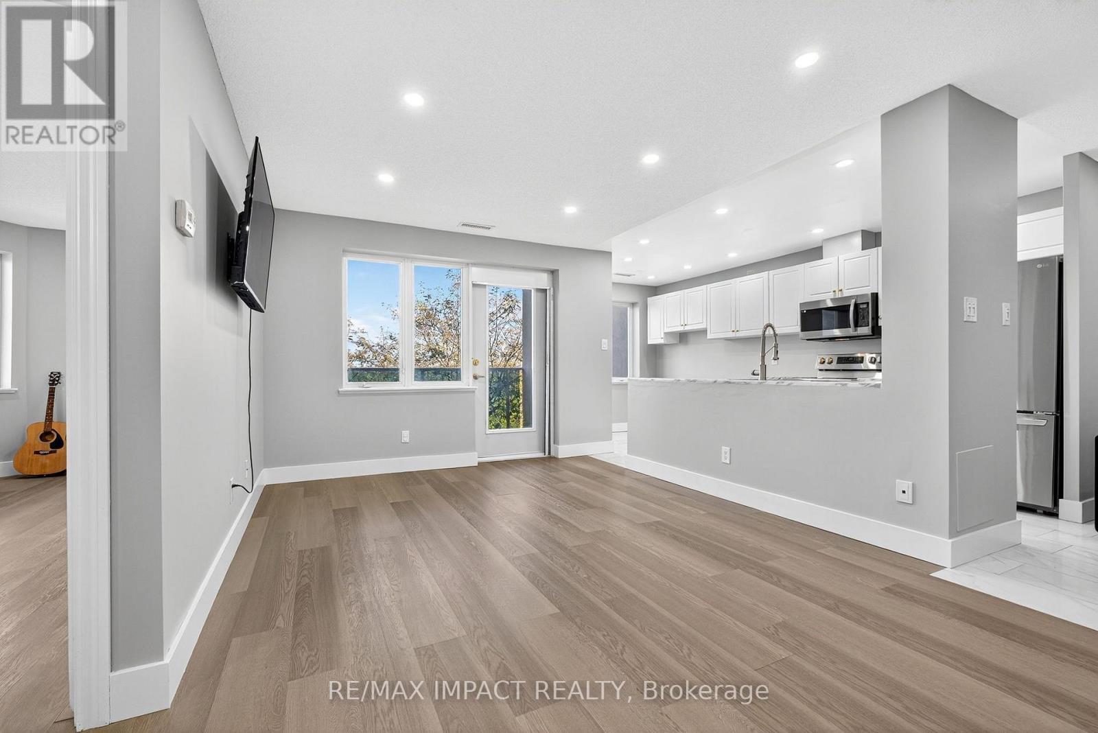 204 - 10 Dayspring Circle, Brampton, ON - Indoor