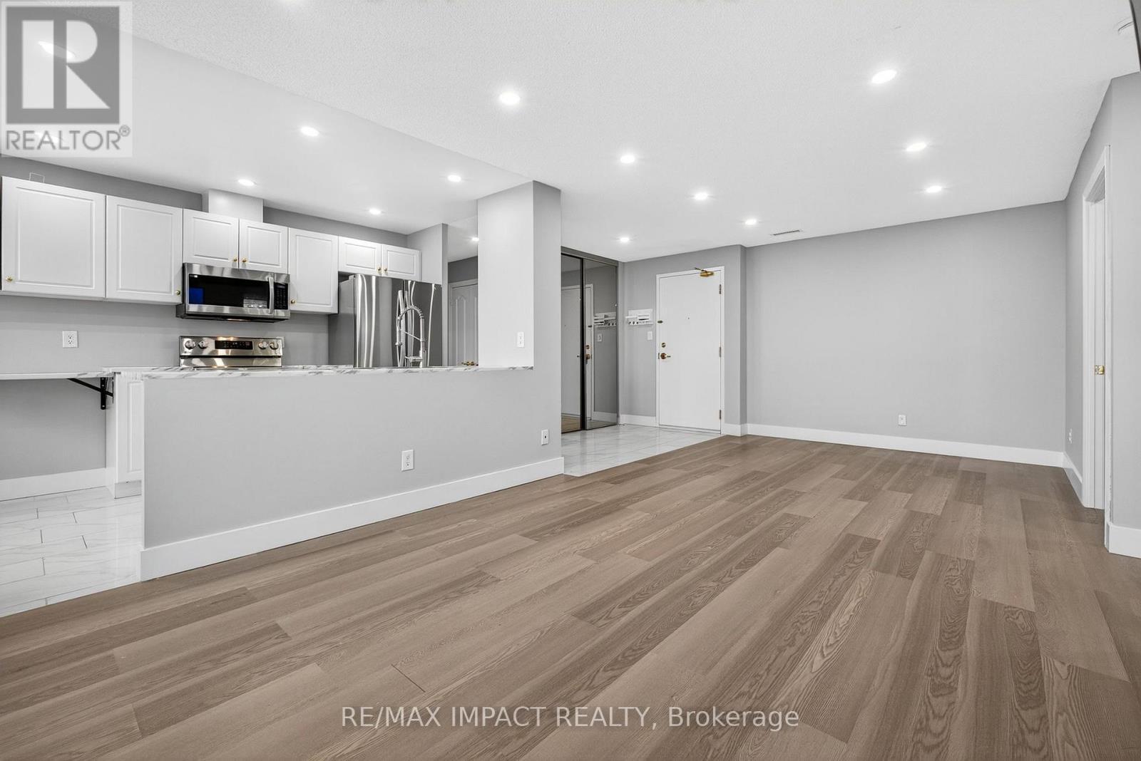 204 - 10 Dayspring Circle, Brampton, ON - Indoor