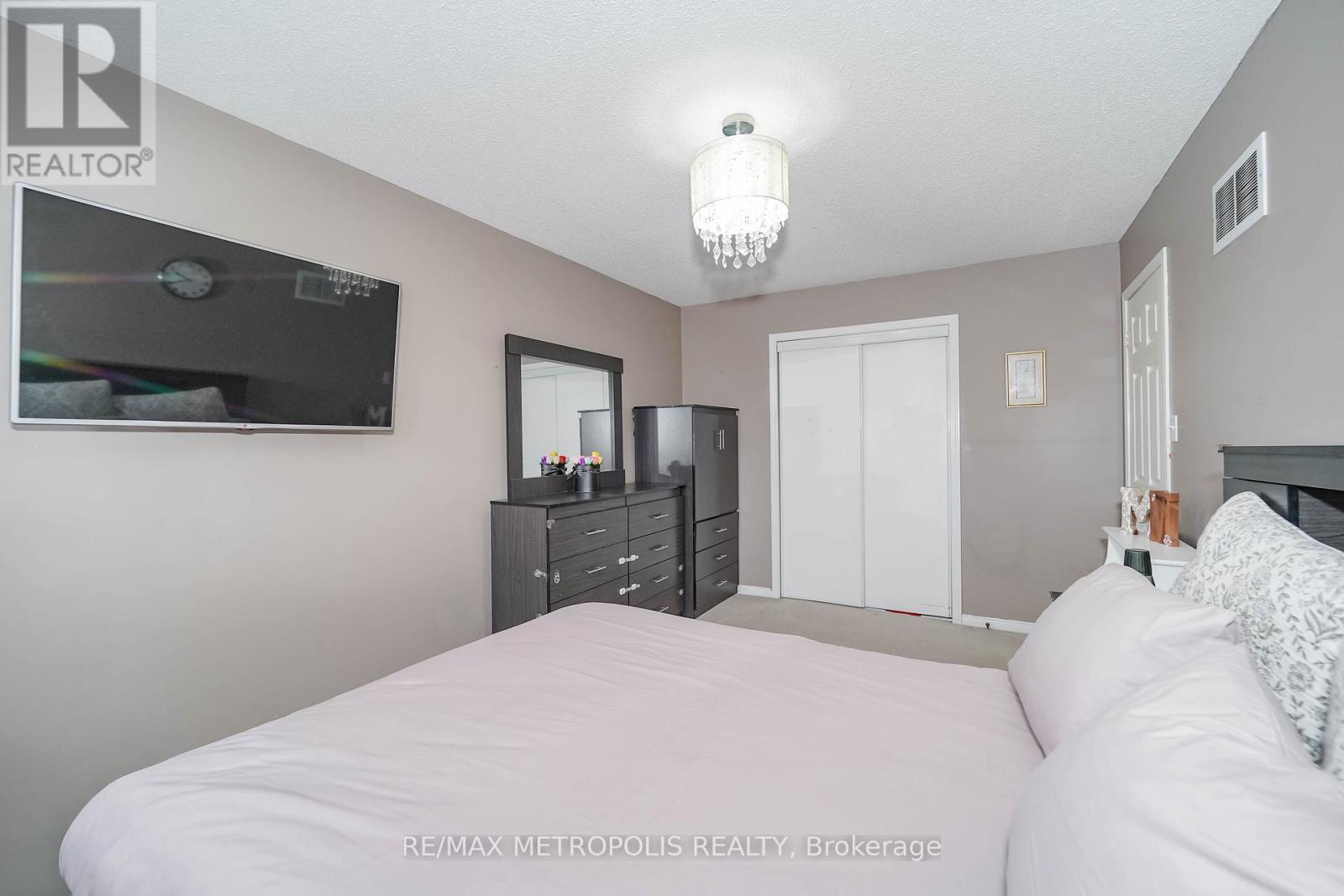 30 Todmorden Drive, Brampton, ON - Indoor Photo Showing Bedroom