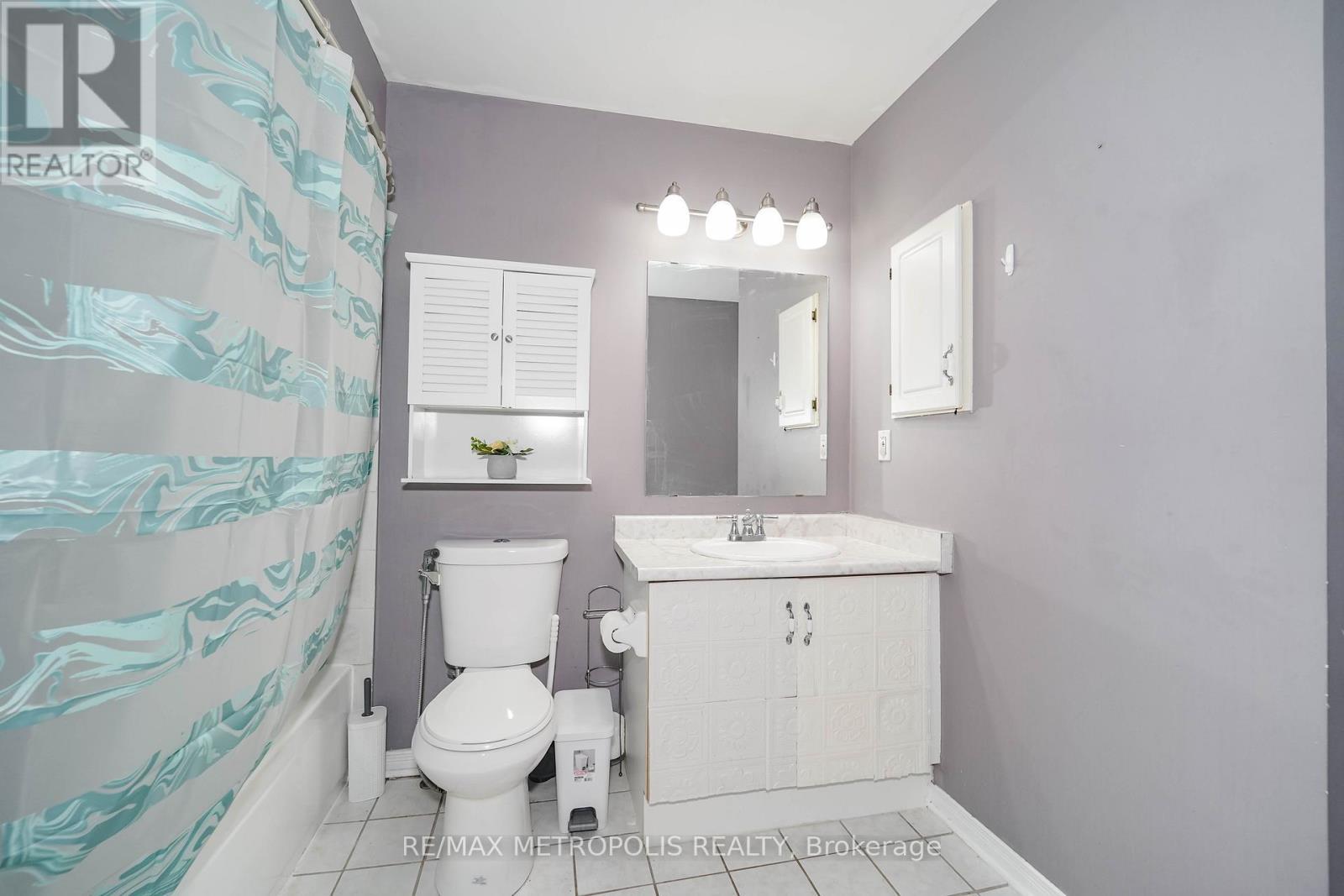 30 Todmorden Drive, Brampton, ON - Indoor Photo Showing Bathroom