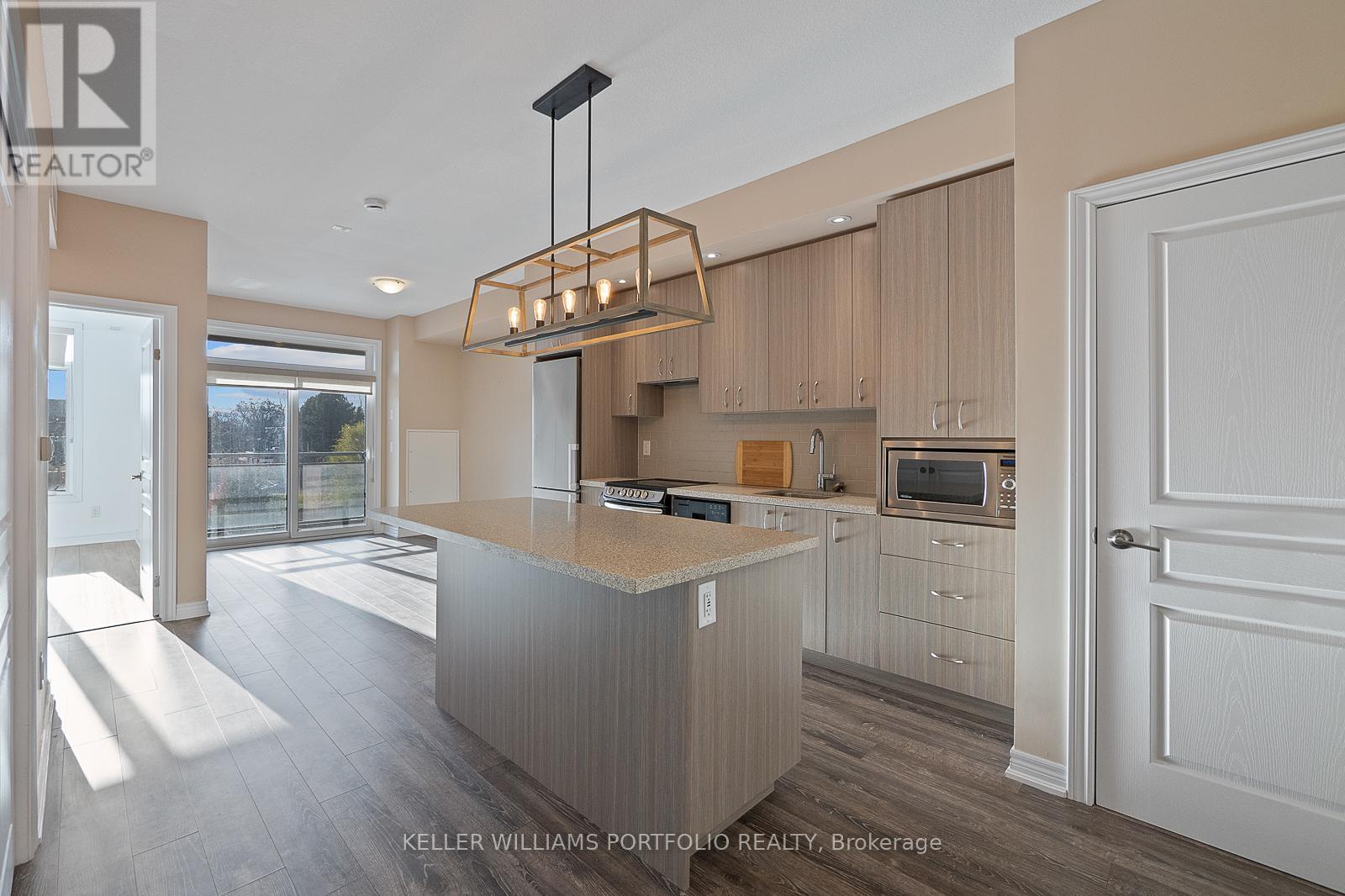 322 - 457 Plains Road E, Burlington, ON - Indoor Photo Showing Kitchen With Upgraded Kitchen