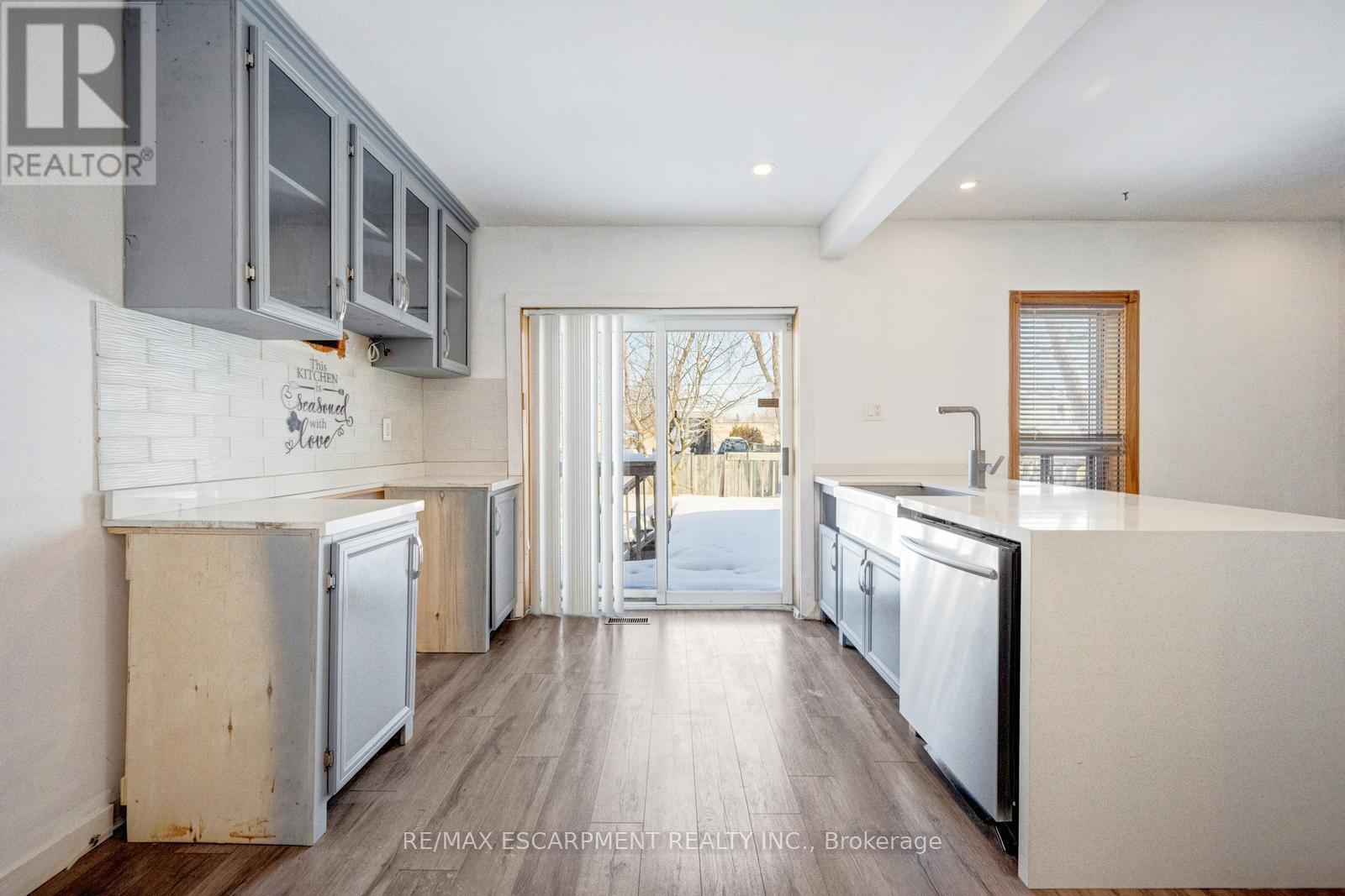 1099 Ogden Avenue, Mississauga, ON - Indoor Photo Showing Kitchen