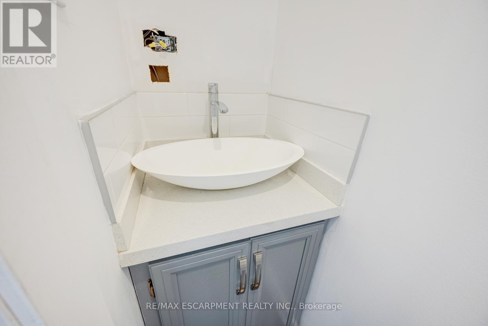 1099 Ogden Avenue, Mississauga, ON - Indoor Photo Showing Bathroom