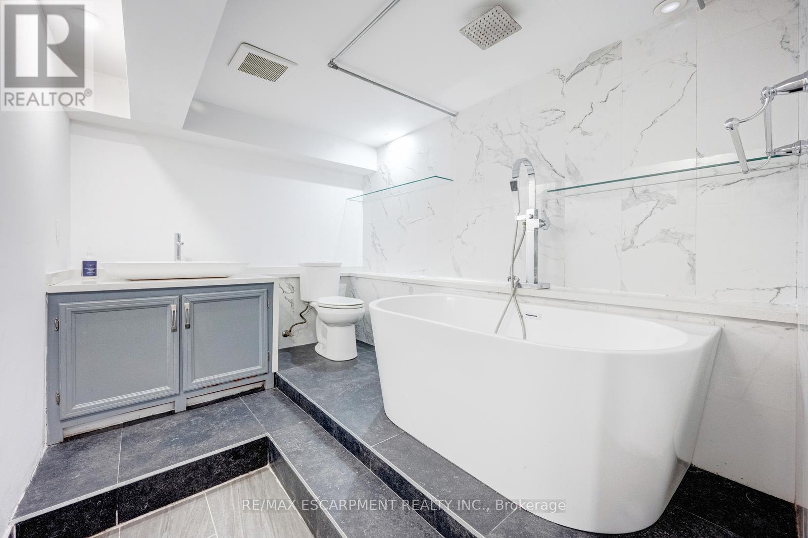 1099 Ogden Avenue, Mississauga, ON - Indoor Photo Showing Bathroom