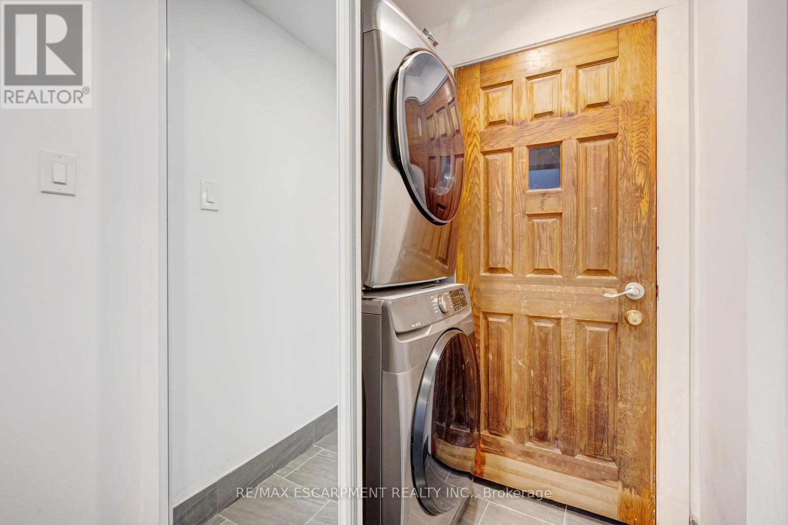 1099 Ogden Avenue, Mississauga, ON - Indoor Photo Showing Laundry Room