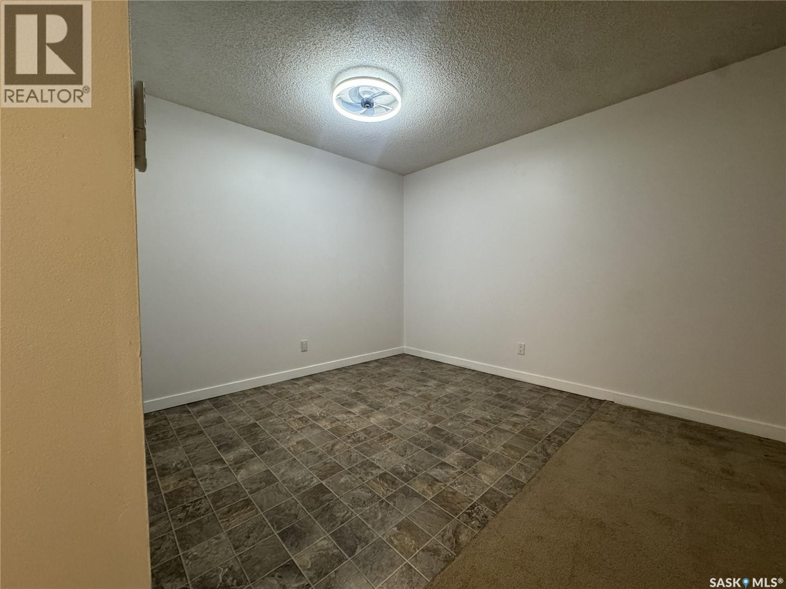 B 64 Nollet Avenue, Regina, SK - Indoor Photo Showing Other Room