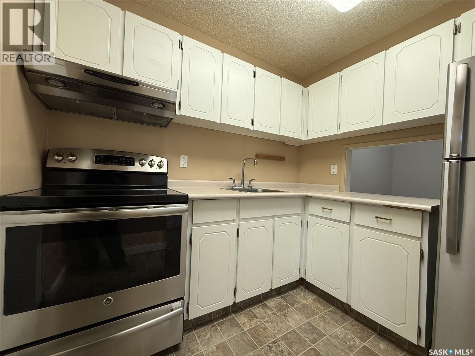 B 64 Nollet Avenue, Regina, SK - Indoor Photo Showing Kitchen With Stainless Steel Kitchen