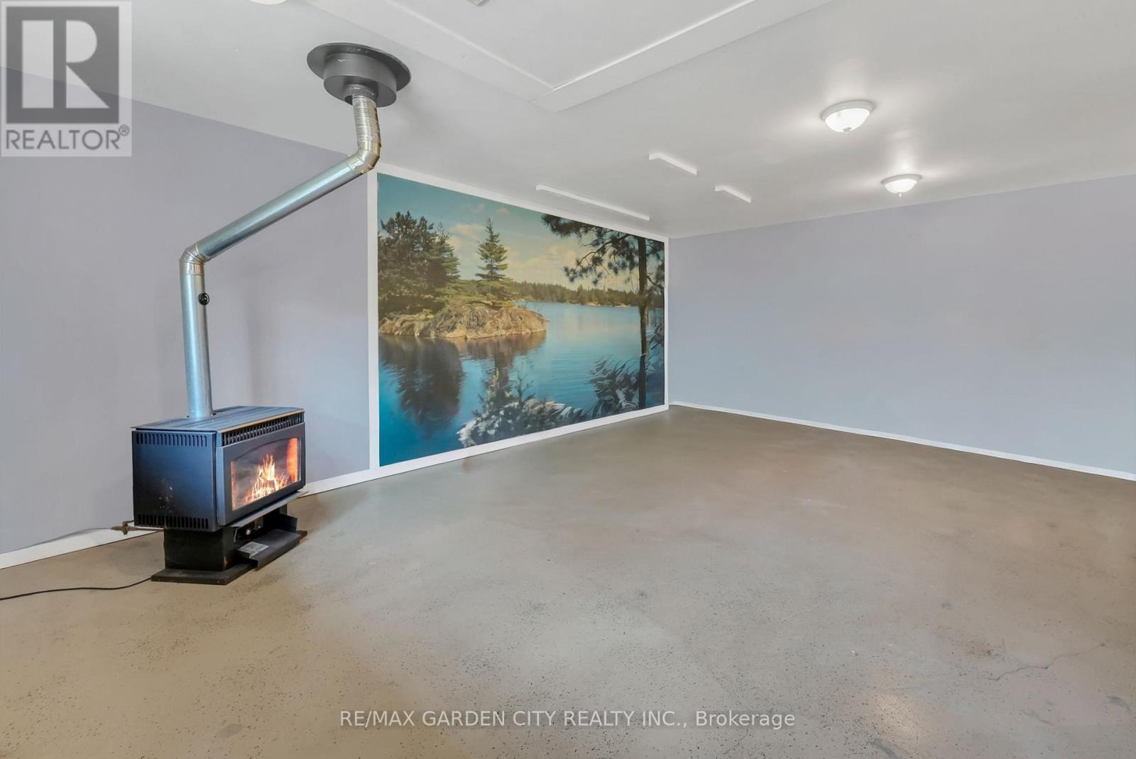 110 Livingston Avenue, Grimsby, ON - Indoor Photo Showing Other Room