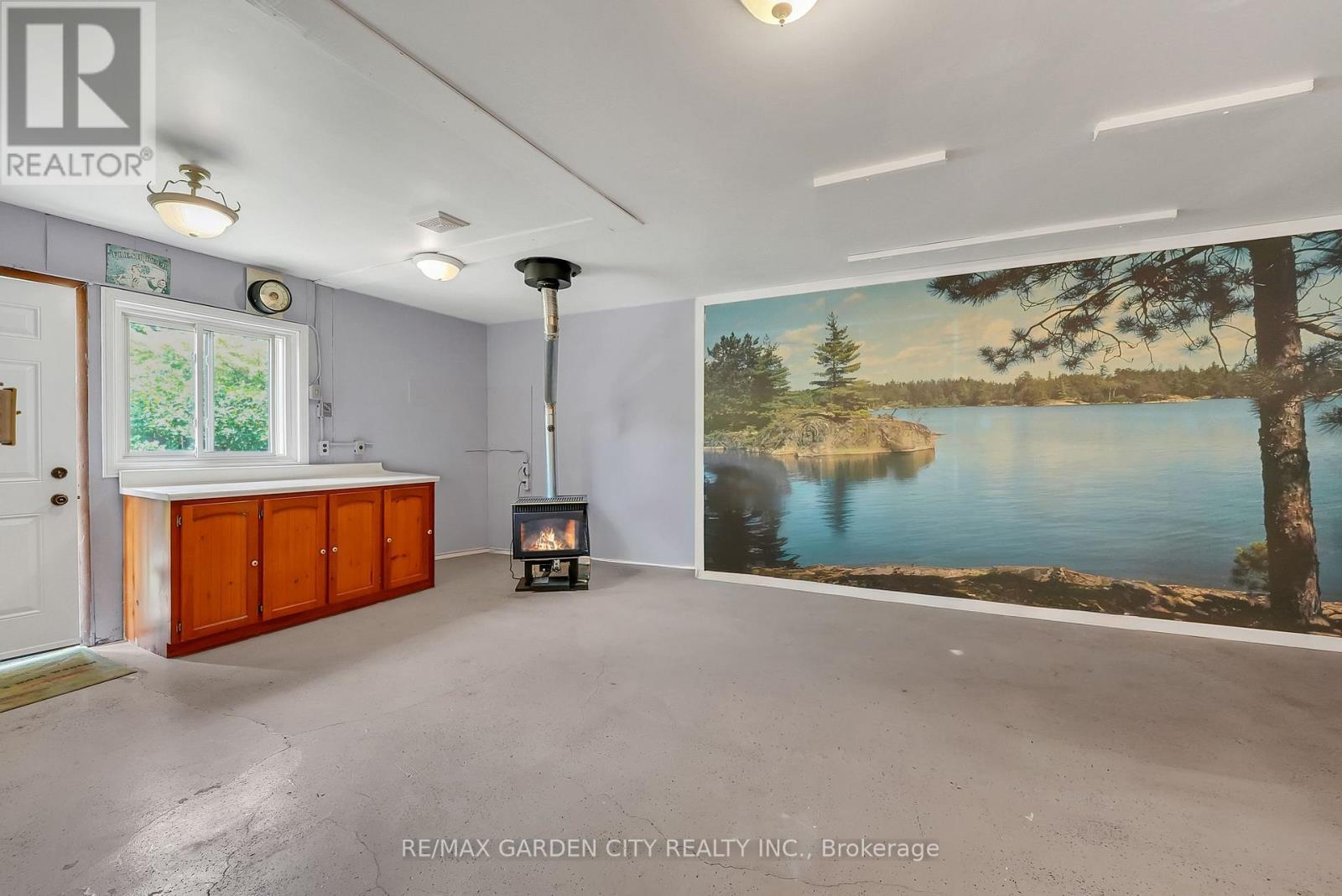 110 Livingston Avenue, Grimsby, ON - Indoor Photo Showing Other Room