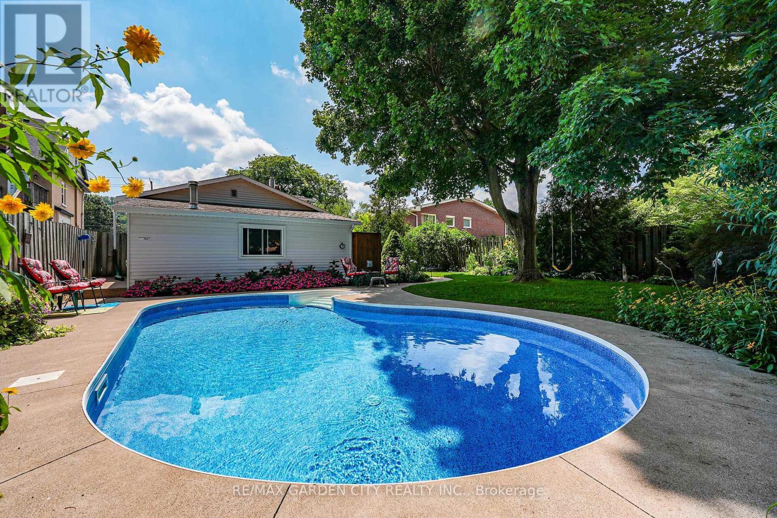 110 Livingston Avenue, Grimsby, ON - Outdoor With In Ground Pool With Backyard