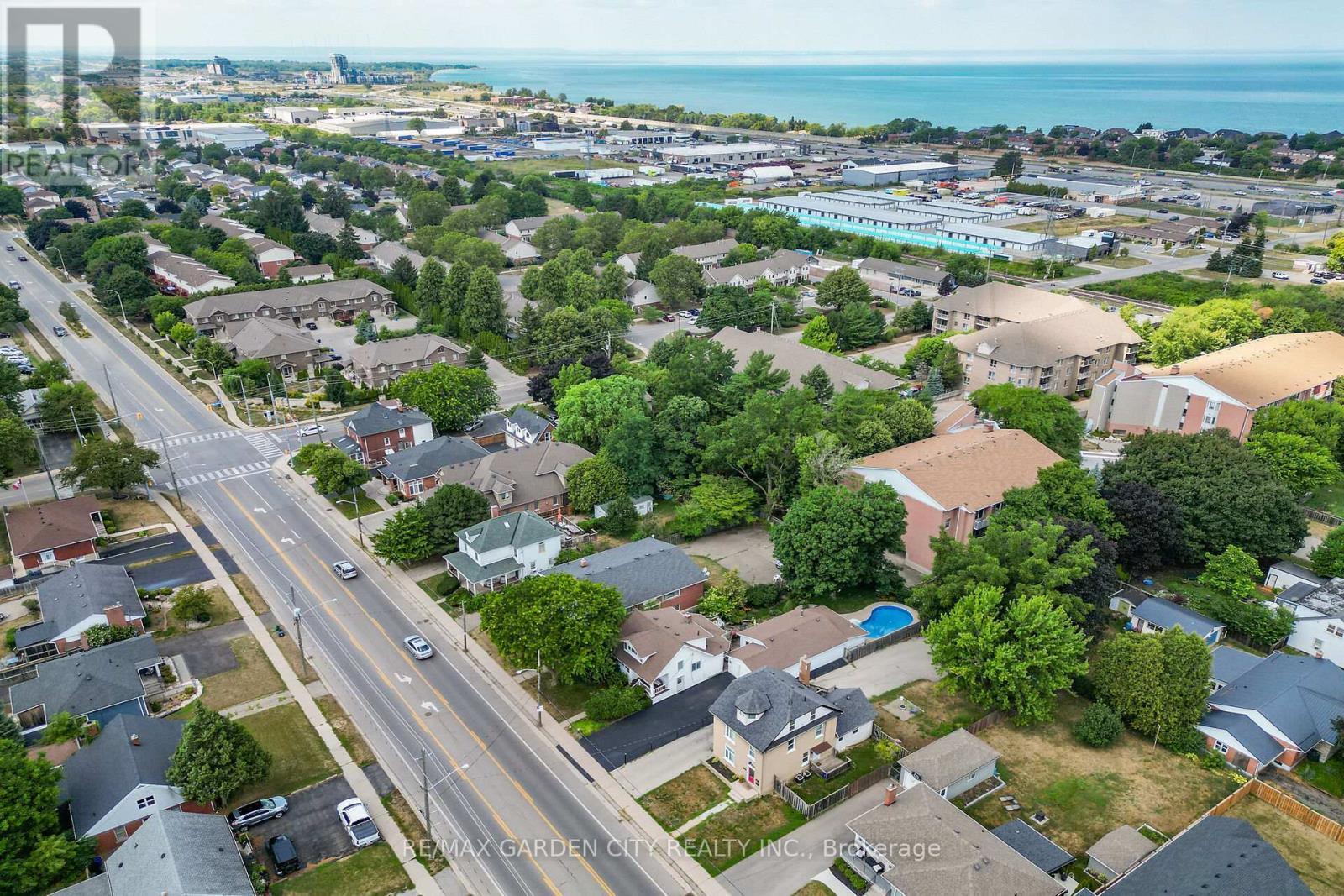 110 Livingston Avenue, Grimsby, ON - Outdoor With View