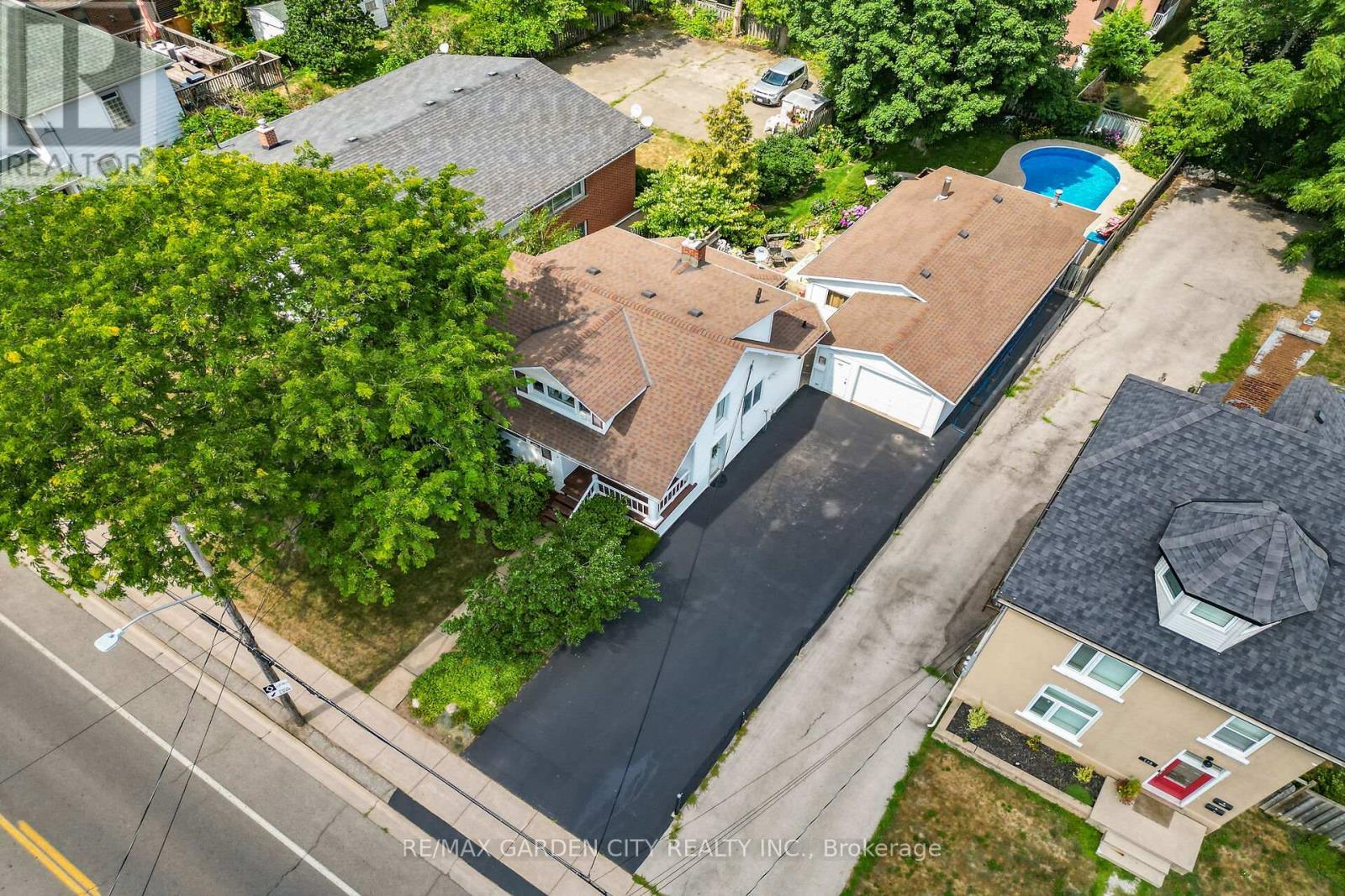 110 Livingston Avenue, Grimsby, ON - Outdoor