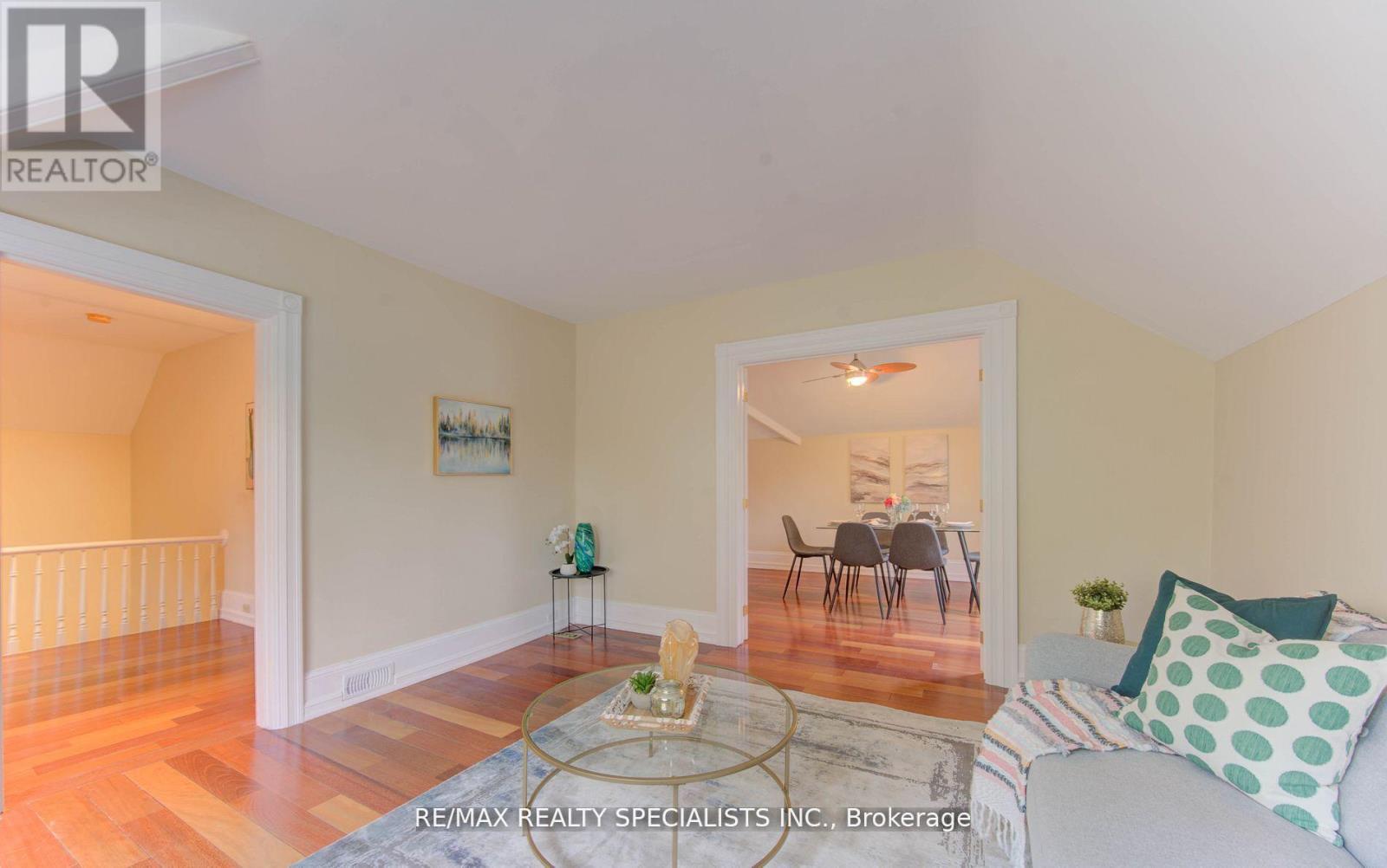 22 Cathay Street, Cambridge, ON - Indoor