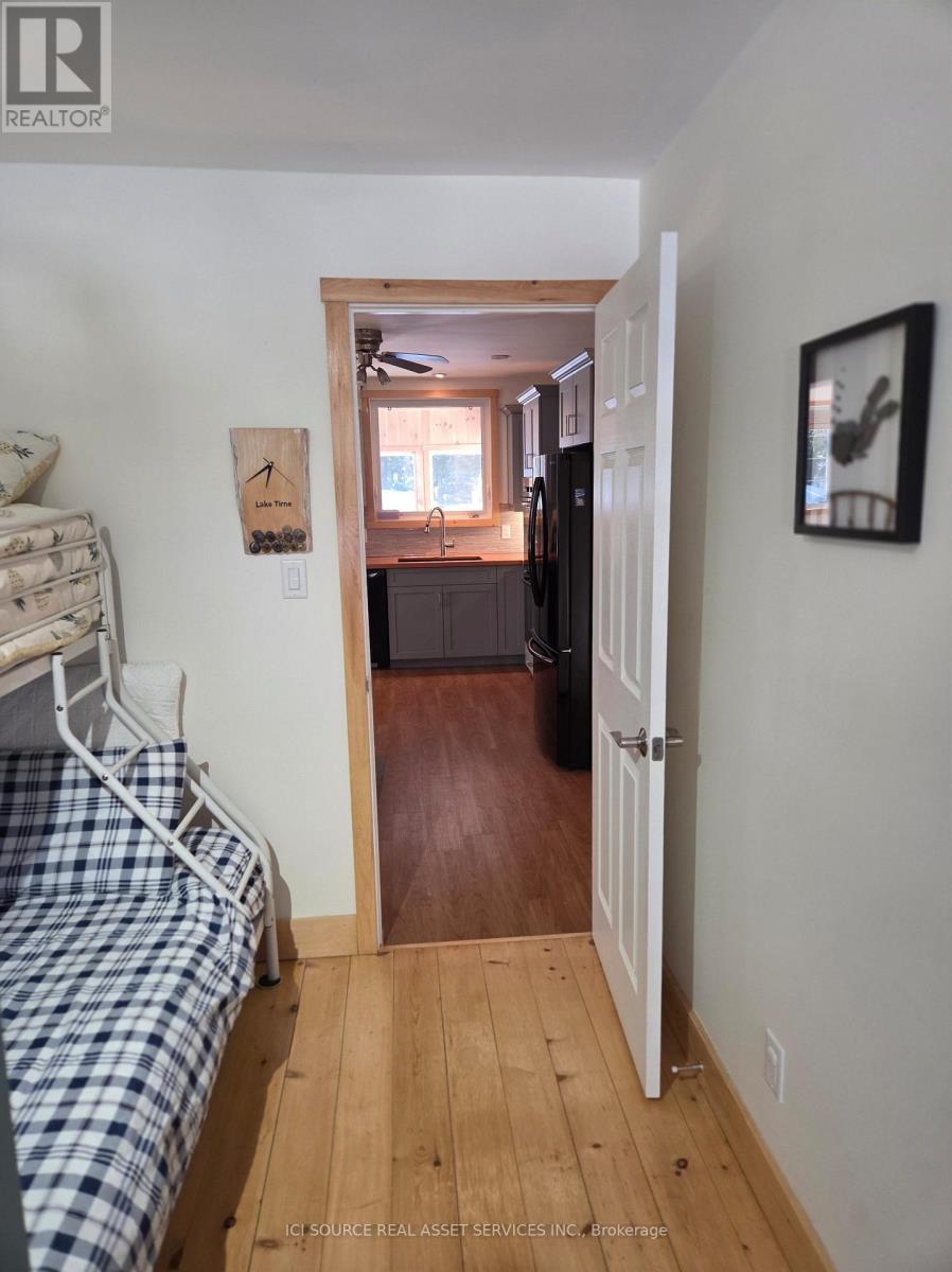 48 Head Street, Northern Bruce Peninsula, ON - Indoor Photo Showing Bedroom