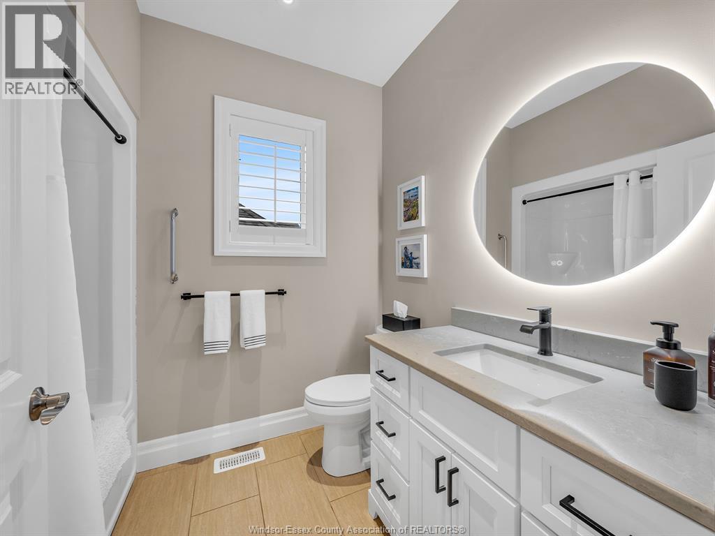171 Woodycrest Avenue, Kingsville, ON - Indoor Photo Showing Bathroom