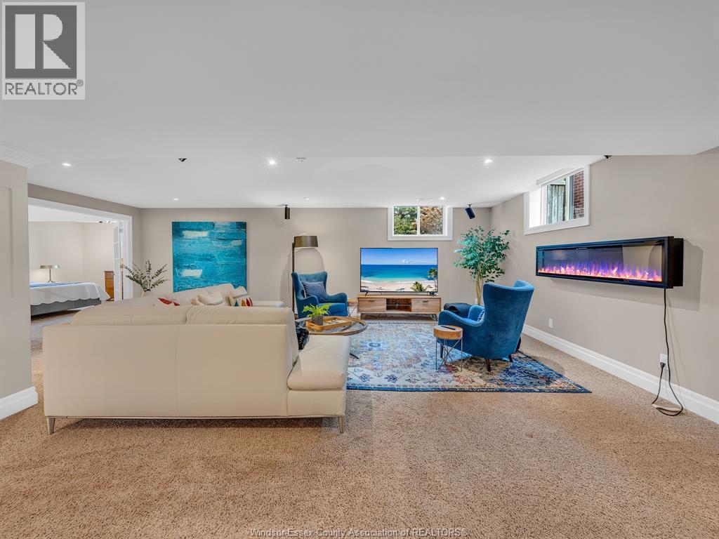 171 Woodycrest Avenue, Kingsville, ON - Indoor With Fireplace