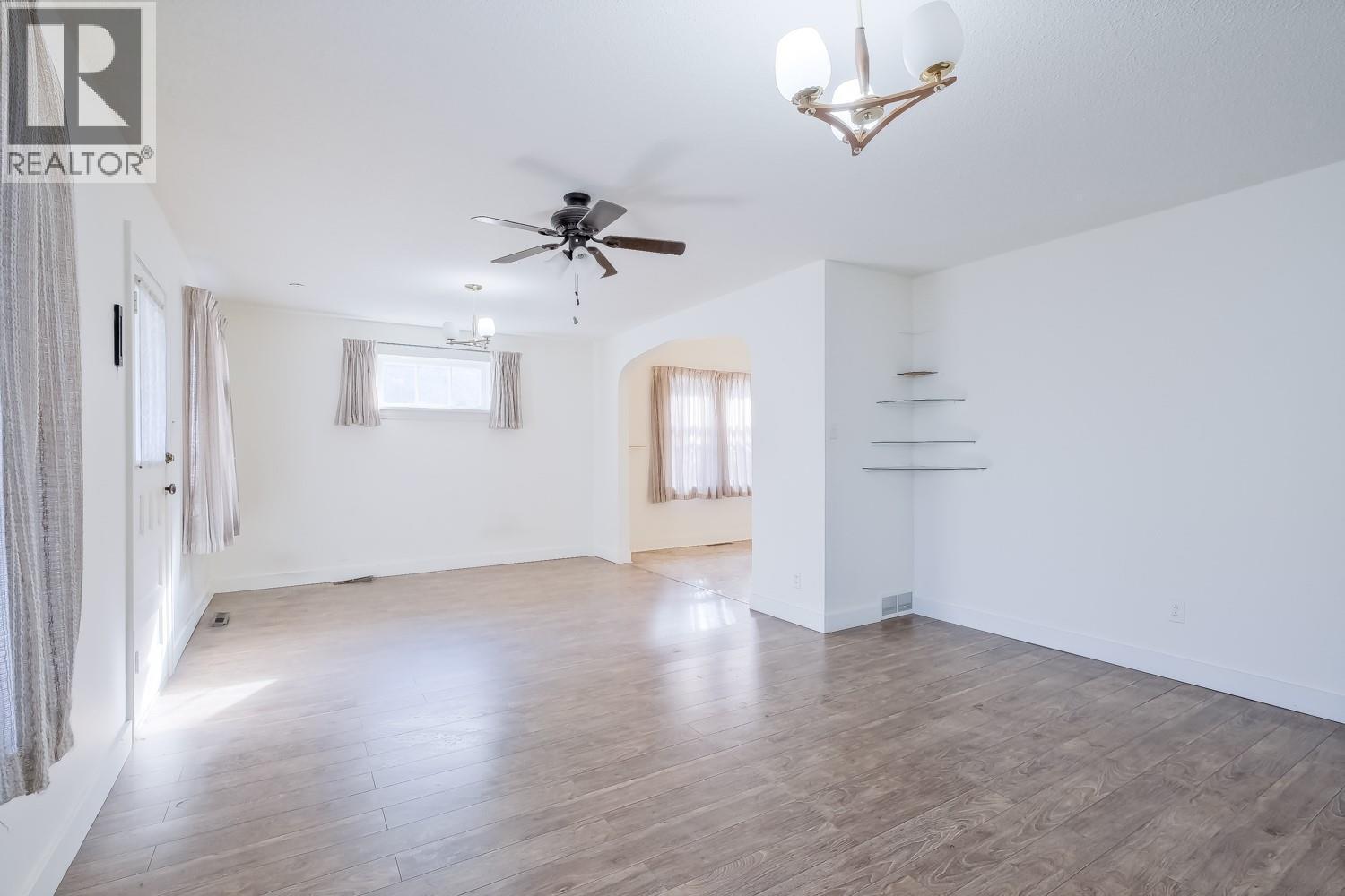 681 Main Street, Penticton, BC - Indoor Photo Showing Other Room