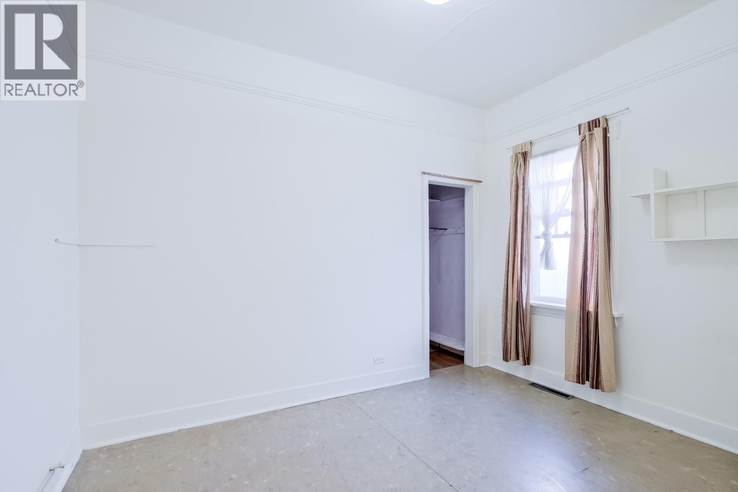 681 Main Street, Penticton, BC - Indoor Photo Showing Other Room