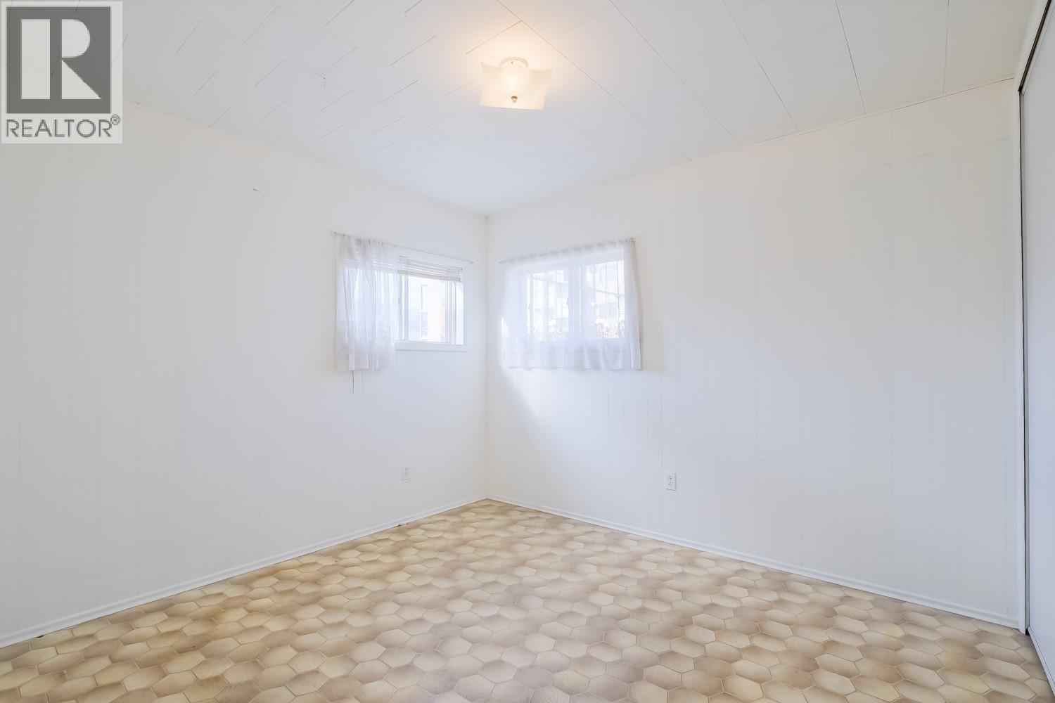 681 Main Street, Penticton, BC - Indoor Photo Showing Other Room