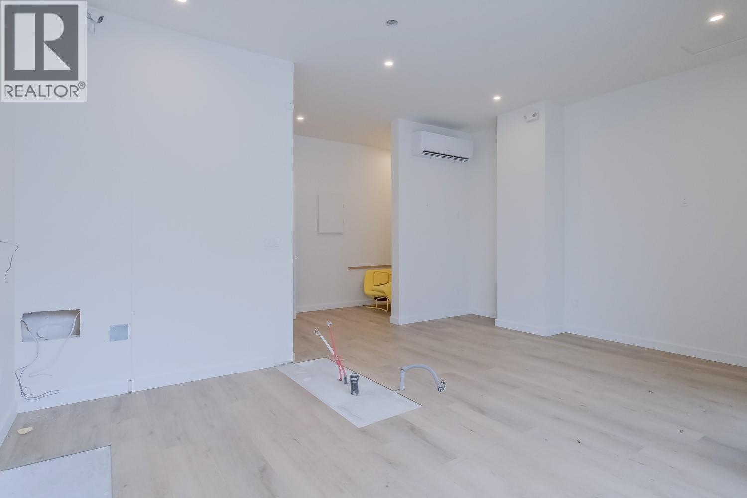 681 Main Street, Penticton, BC - Indoor