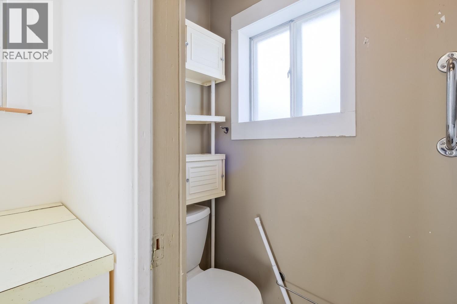 681 Main Street, Penticton, BC - Indoor Photo Showing Bathroom