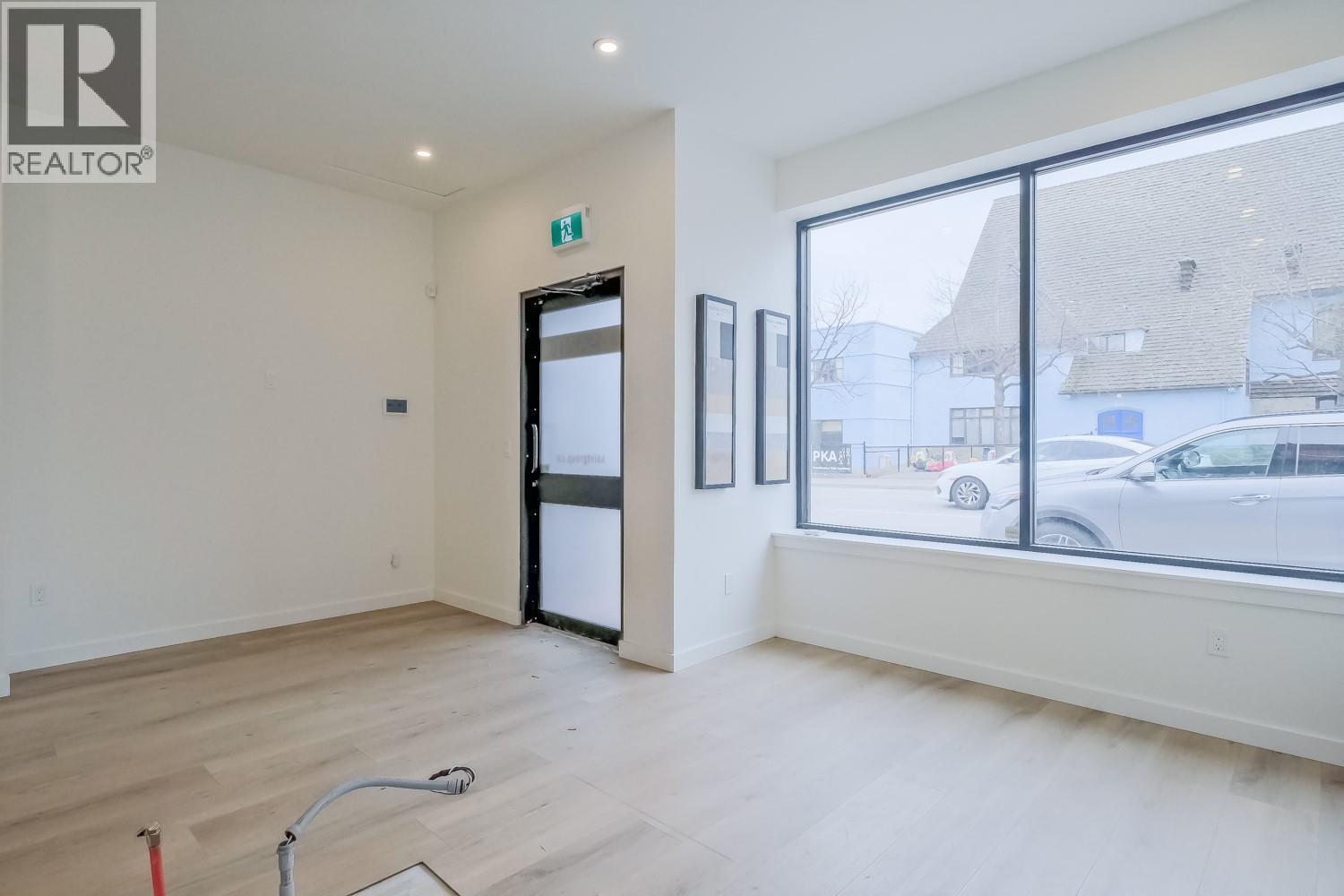 681 Main Street, Penticton, BC - Indoor Photo Showing Other Room