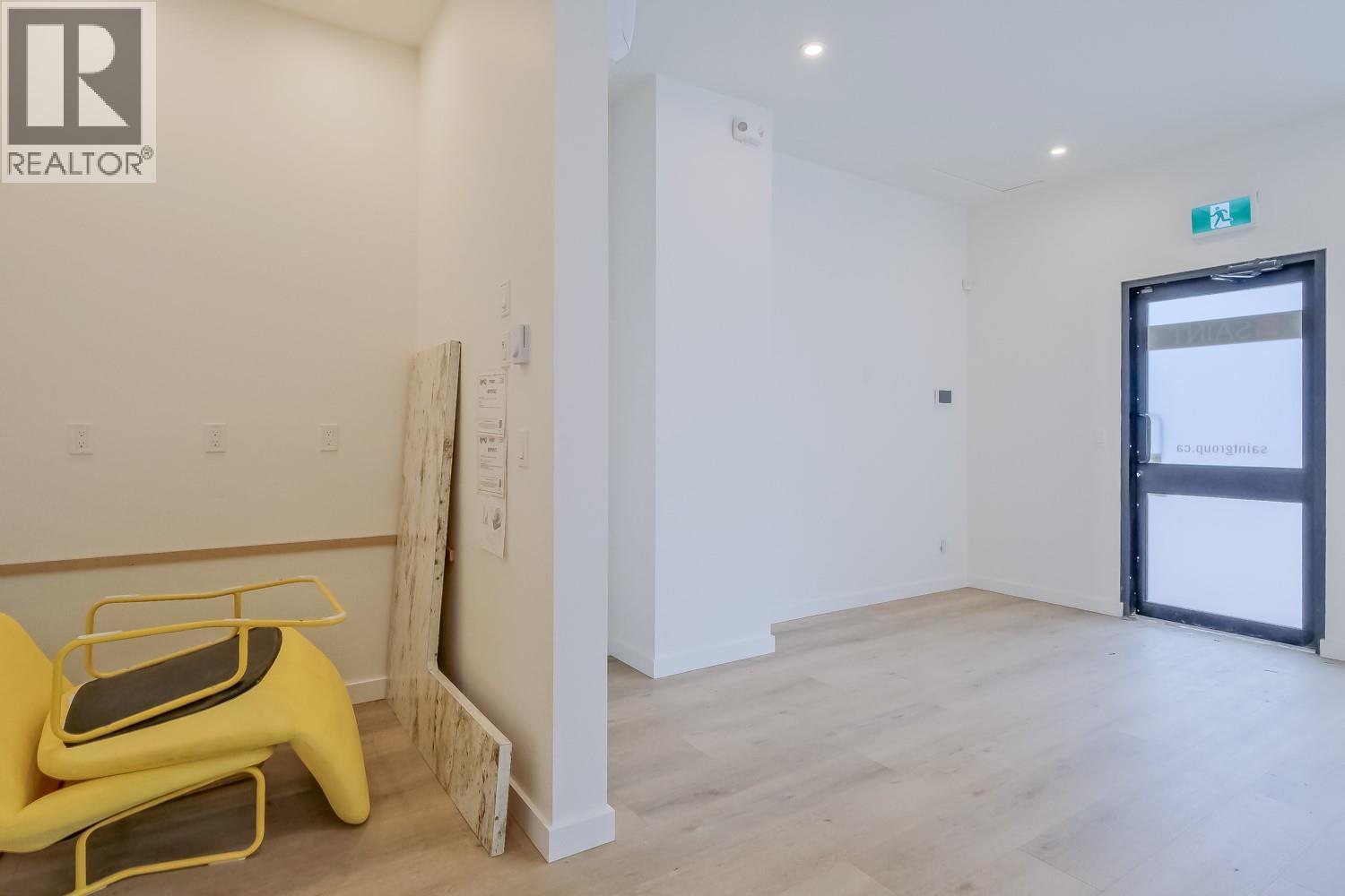 681 Main Street, Penticton, BC - Indoor Photo Showing Other Room