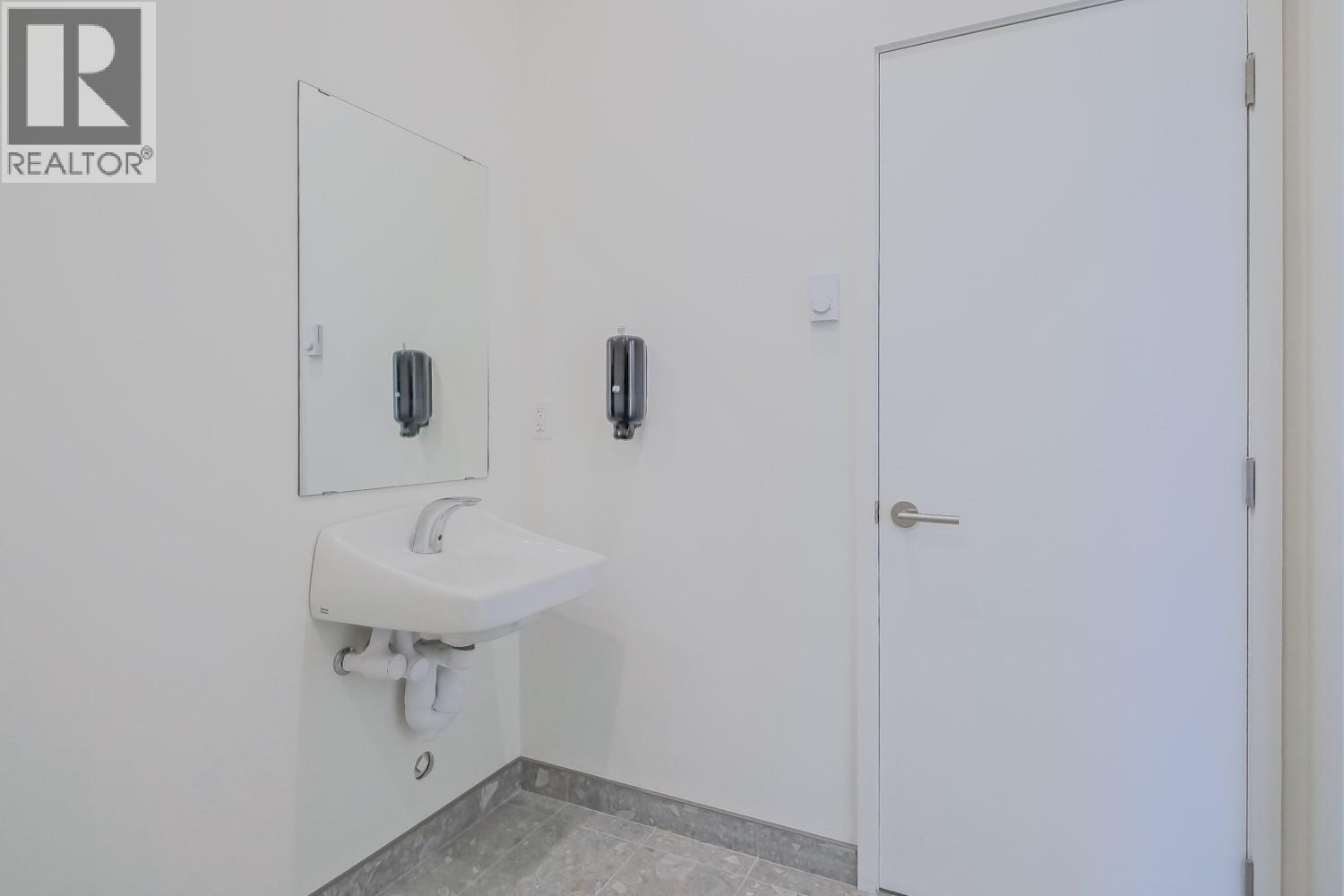 681 Main Street, Penticton, BC - Indoor