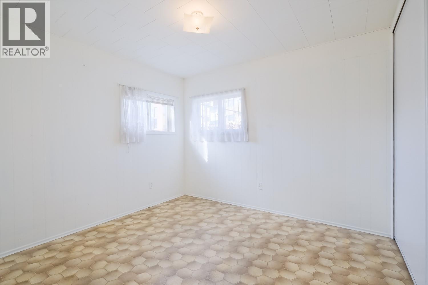 681 Main Street, Penticton, BC - Indoor Photo Showing Other Room