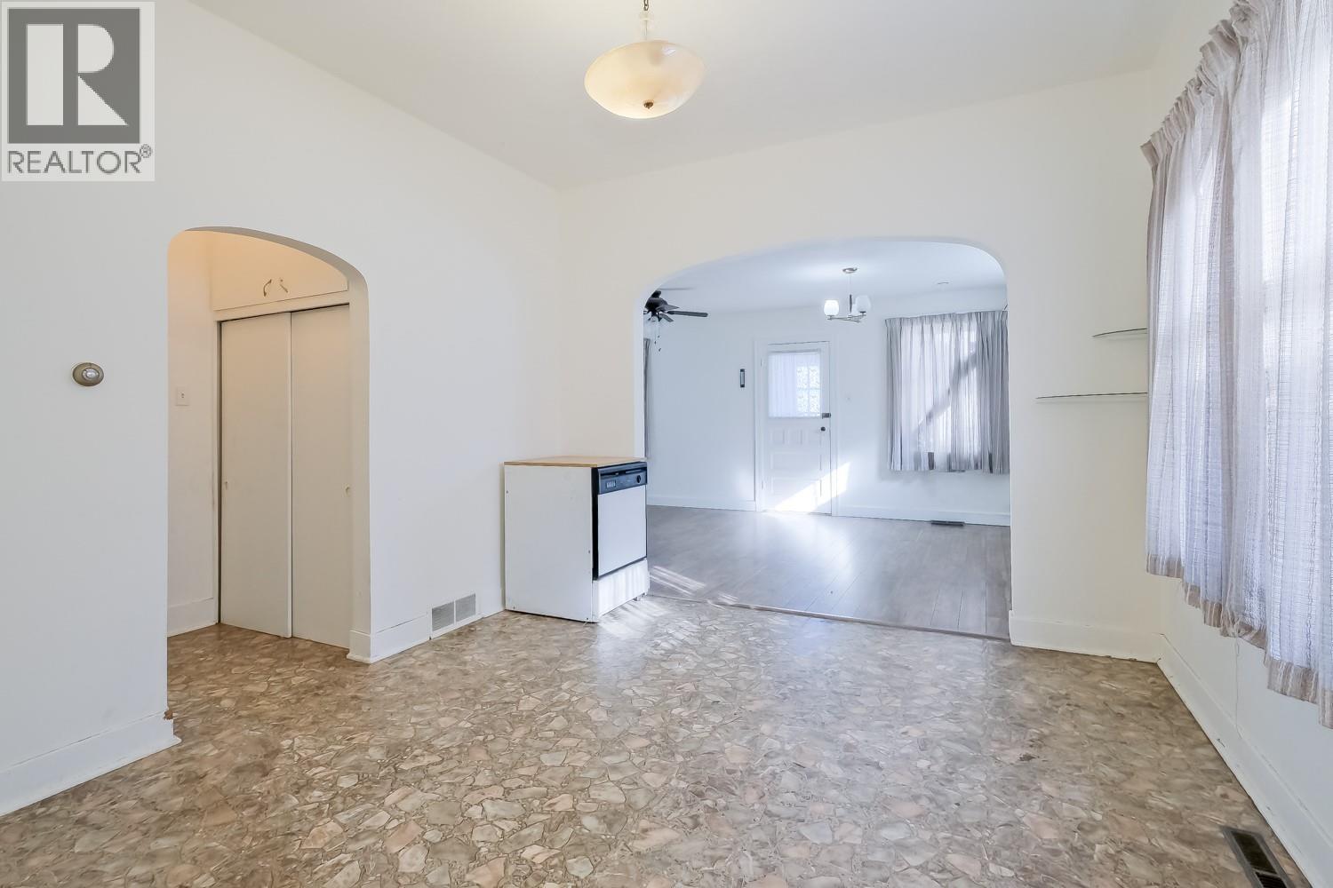 681 Main Street, Penticton, BC - Indoor Photo Showing Other Room