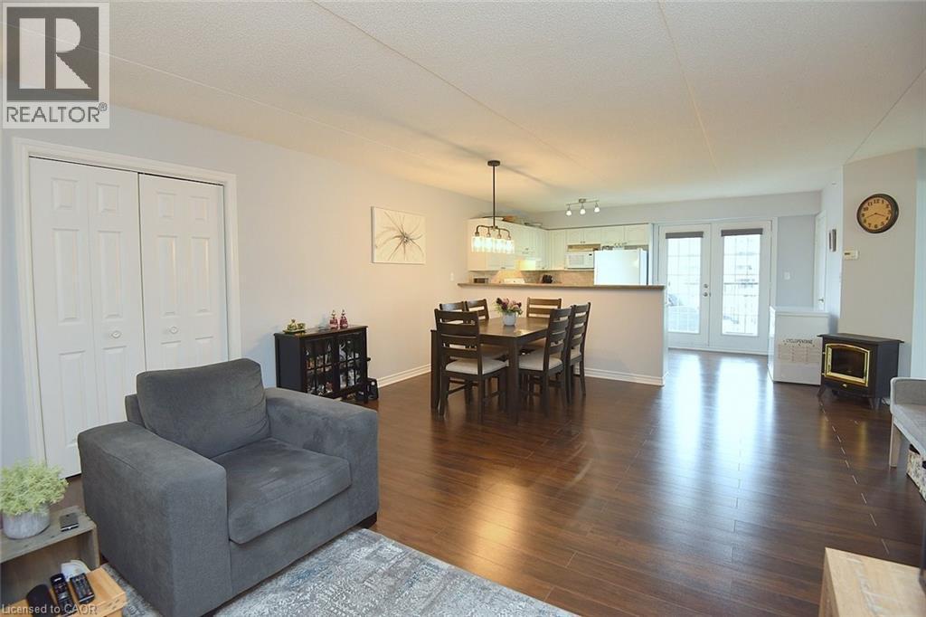 1411 Walkers Line Unit# 202, Burlington, ON - Indoor Photo Showing Living Room