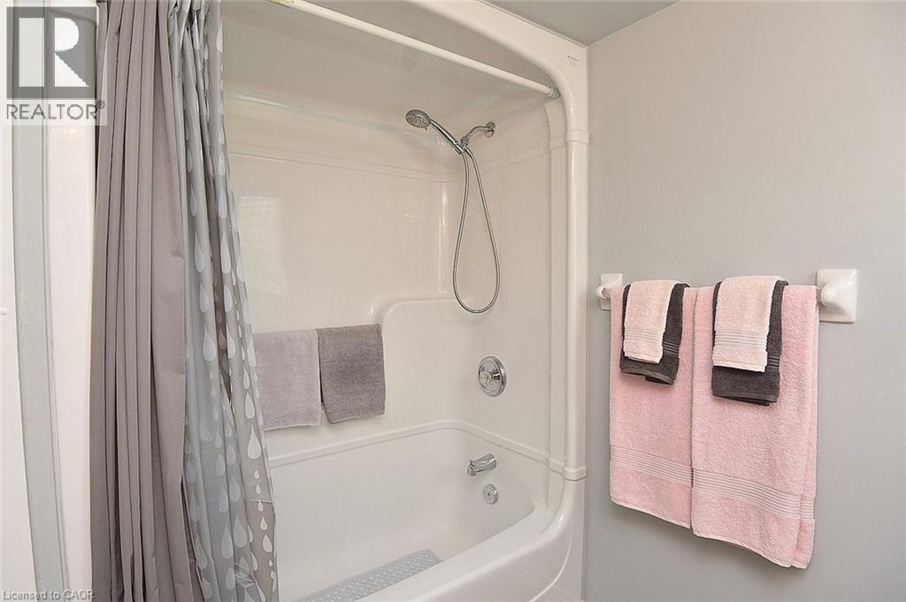 1411 Walkers Line Unit# 202, Burlington, ON - Indoor Photo Showing Bathroom